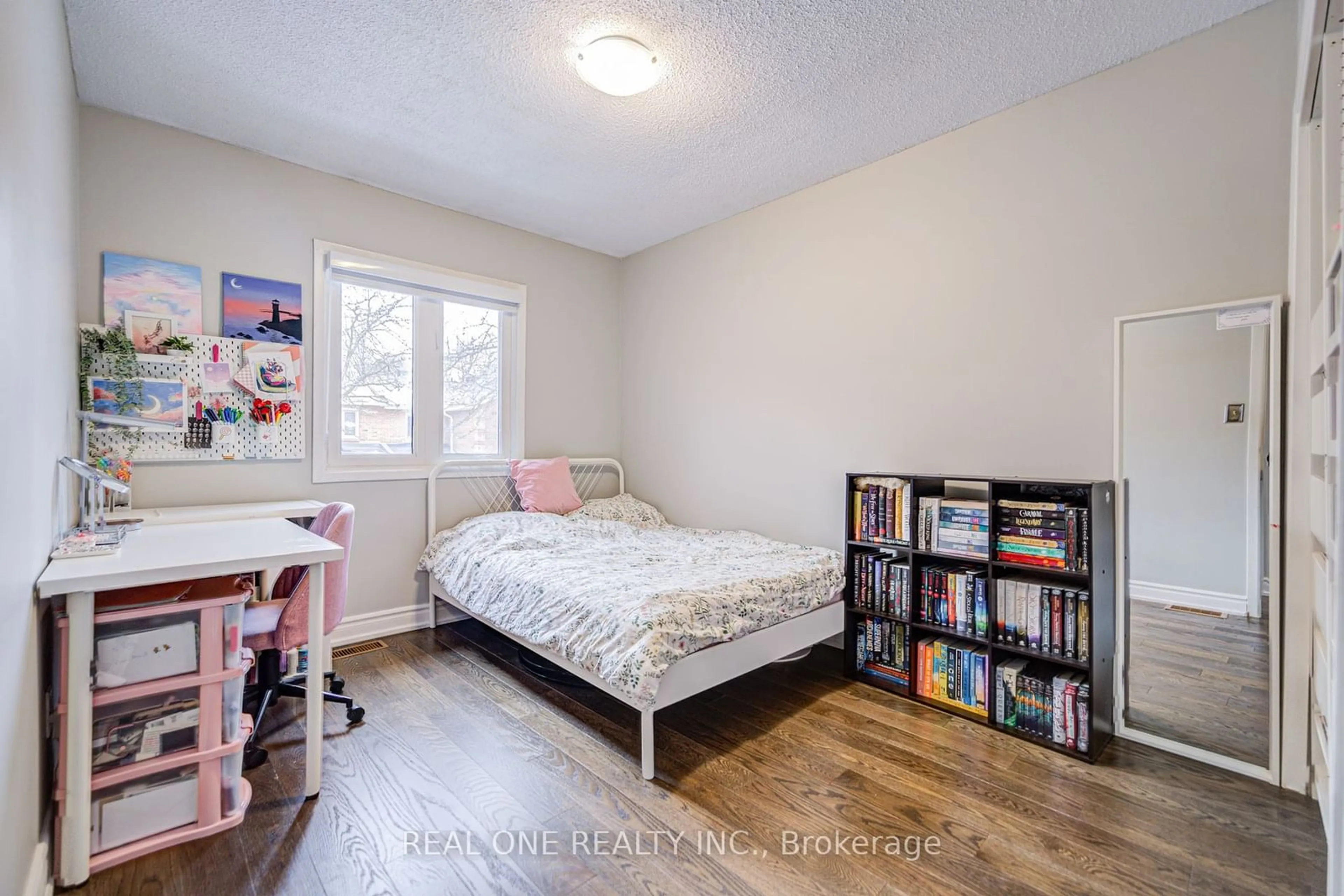 Bedroom with bed, wood/laminate floor for 5020 Delaware Dr #5, Mississauga Ontario L4Z 3C3