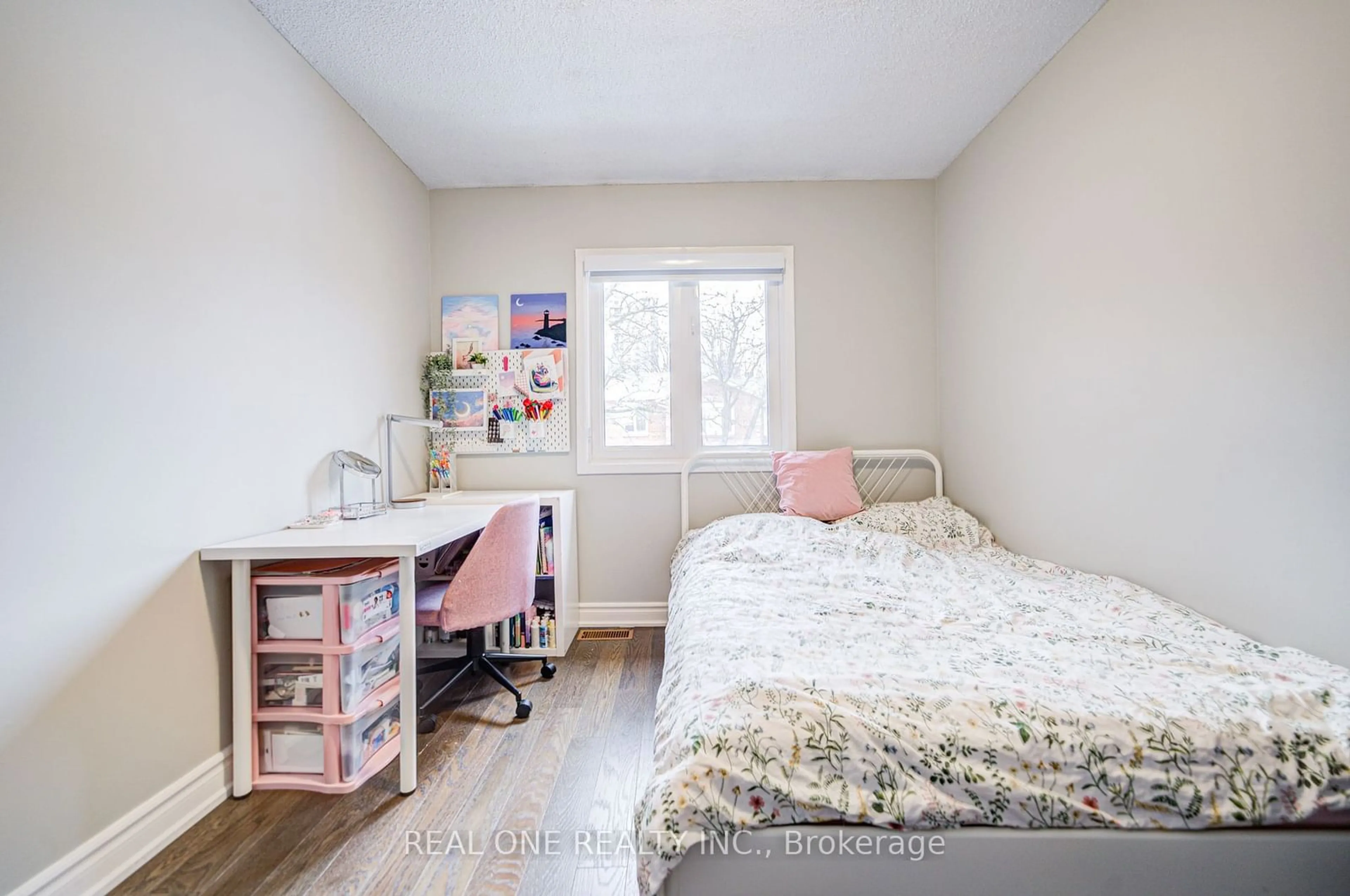 A pic of a room for 5020 Delaware Dr #5, Mississauga Ontario L4Z 3C3