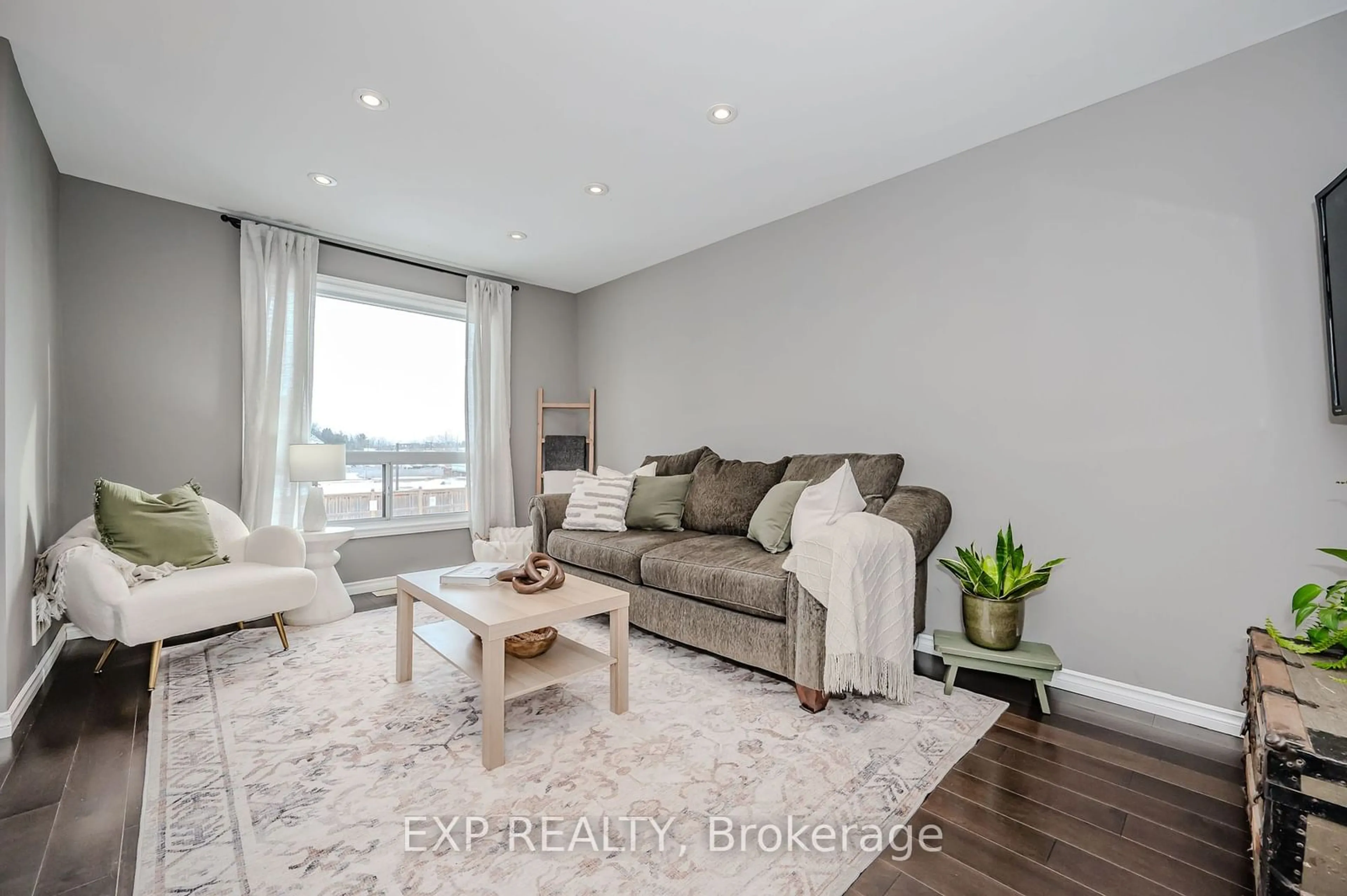 Living room with furniture, wood/laminate floor for 64 Bronte St #11, Milton Ontario L9T 1Y8