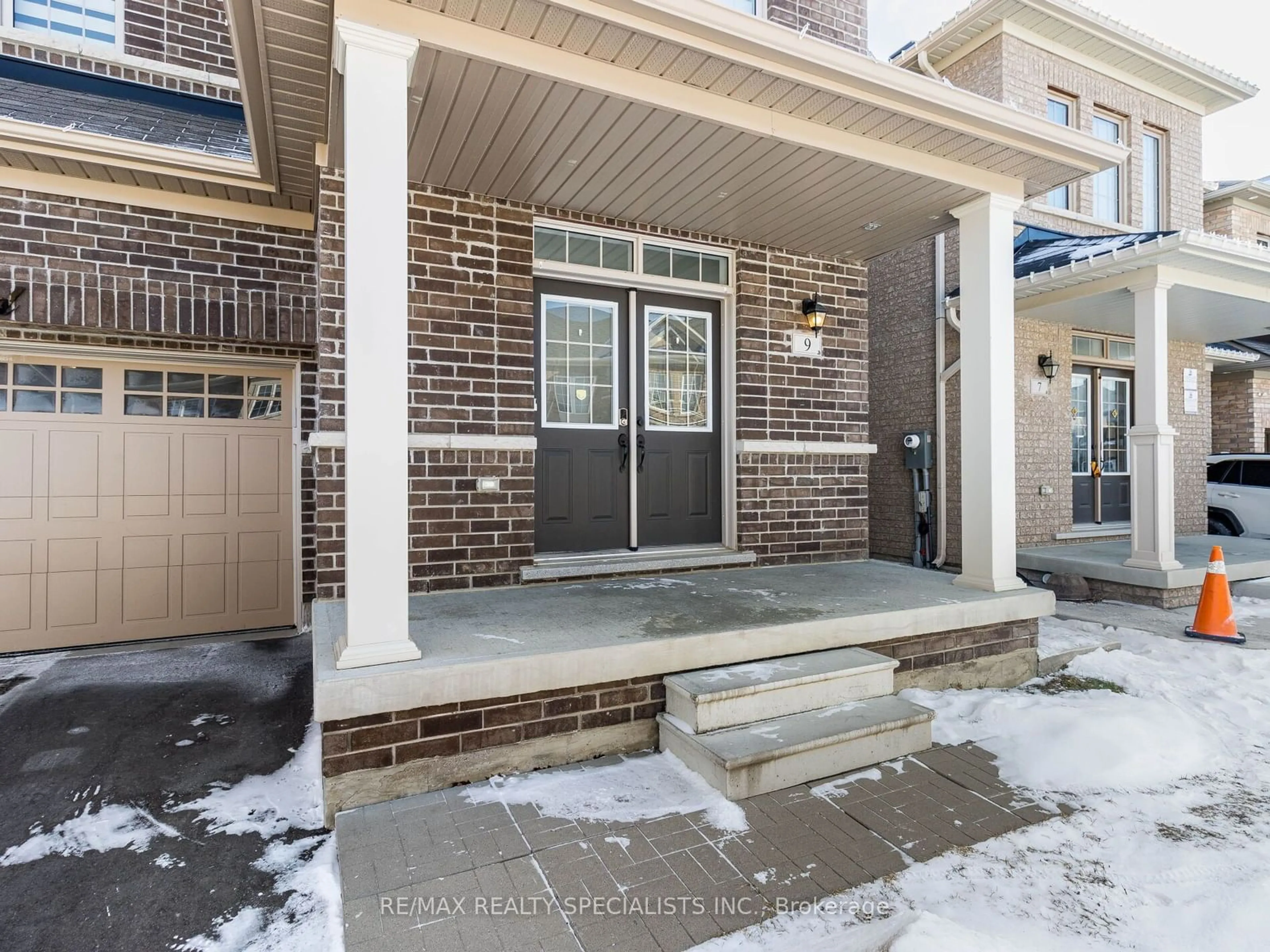 Indoor entryway for 9 Block Rd, Brampton Ontario L7A 5B2