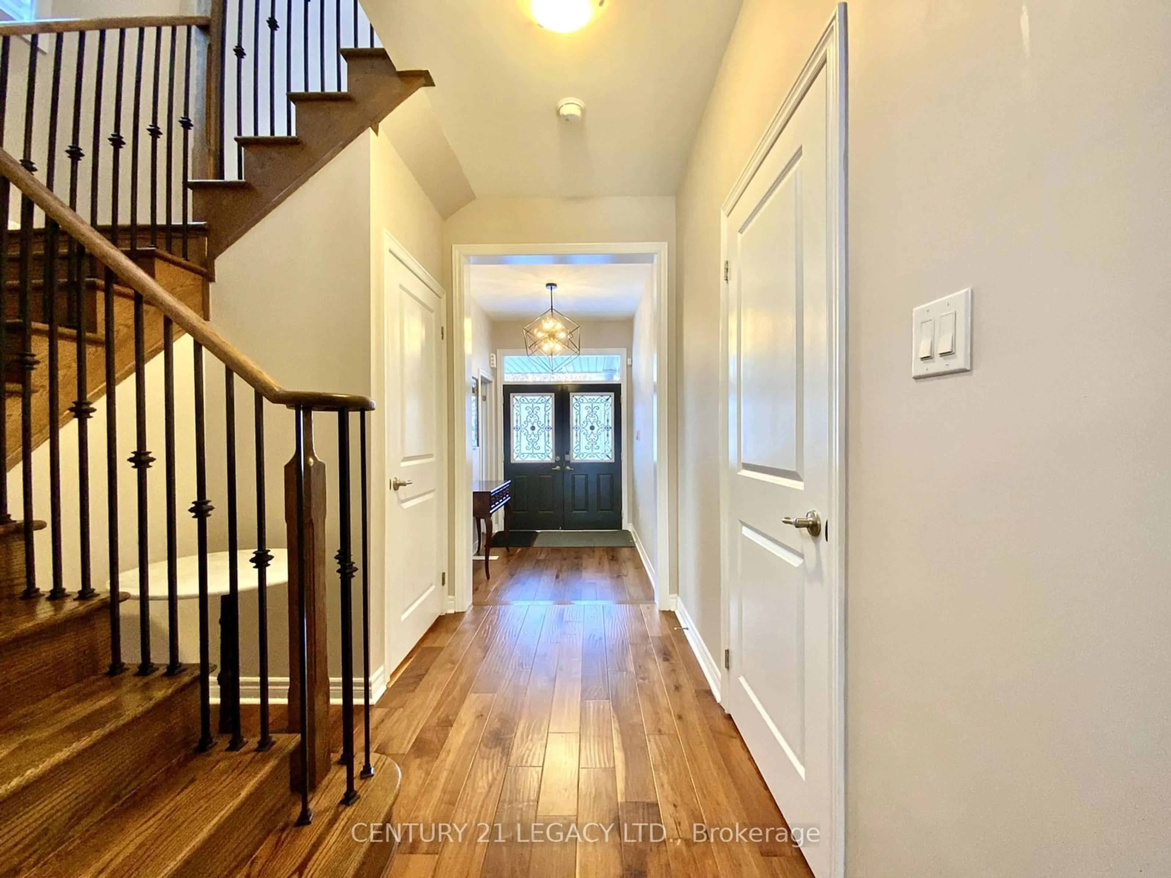 Indoor entryway for 115 Kaitting Tr, Oakville Ontario L6M 0T6