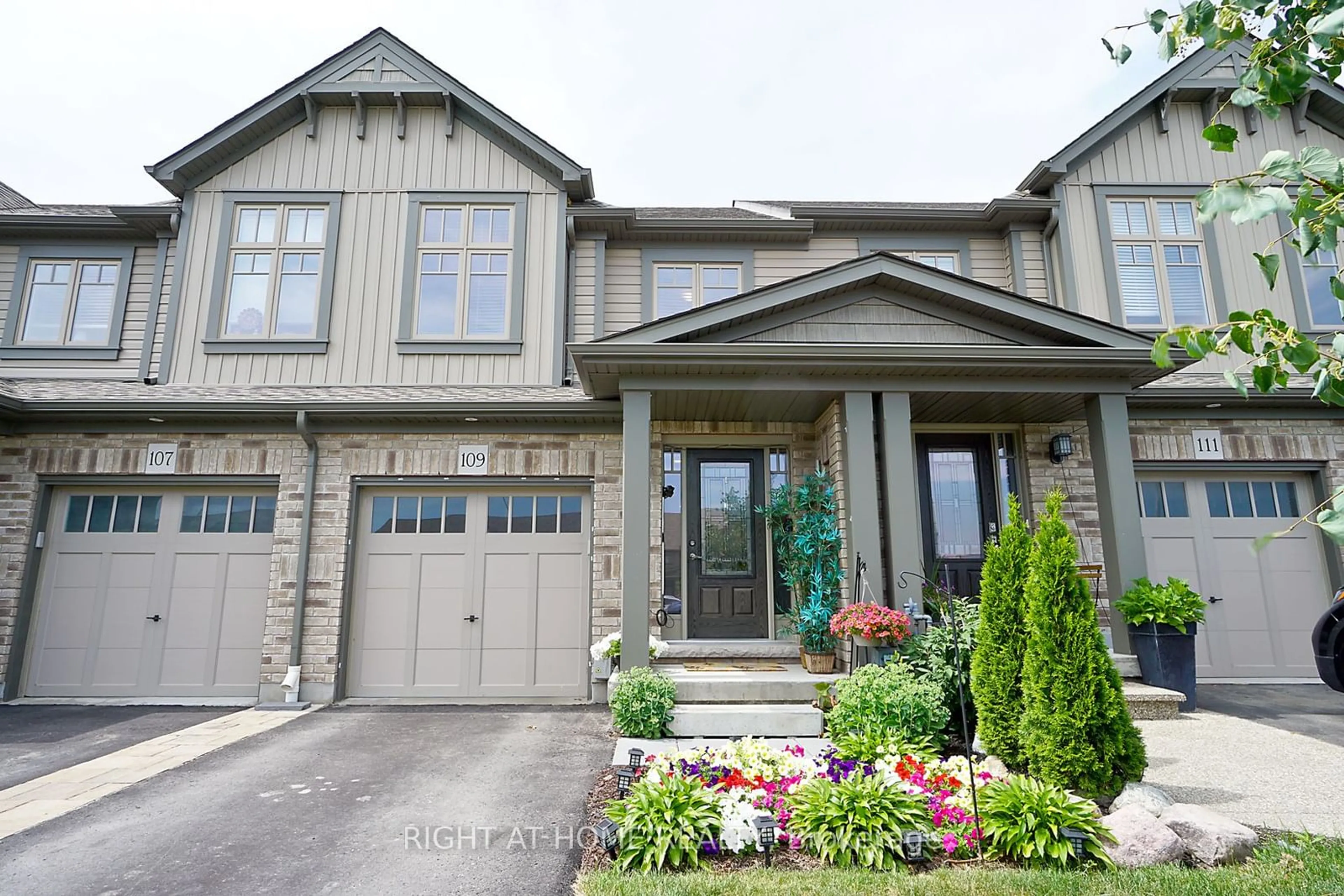 Home with vinyl exterior material, street for 109 Winterton Crt, Orangeville Ontario L9W 6Z7