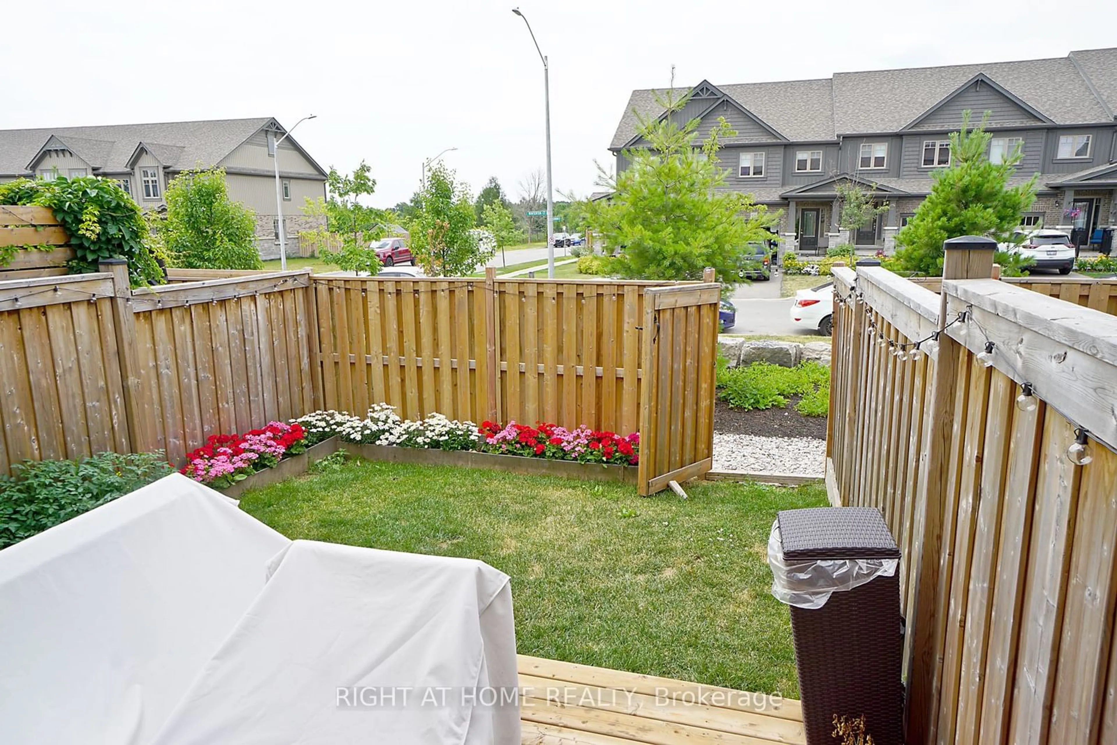 Patio, street for 109 Winterton Crt, Orangeville Ontario L9W 6Z7