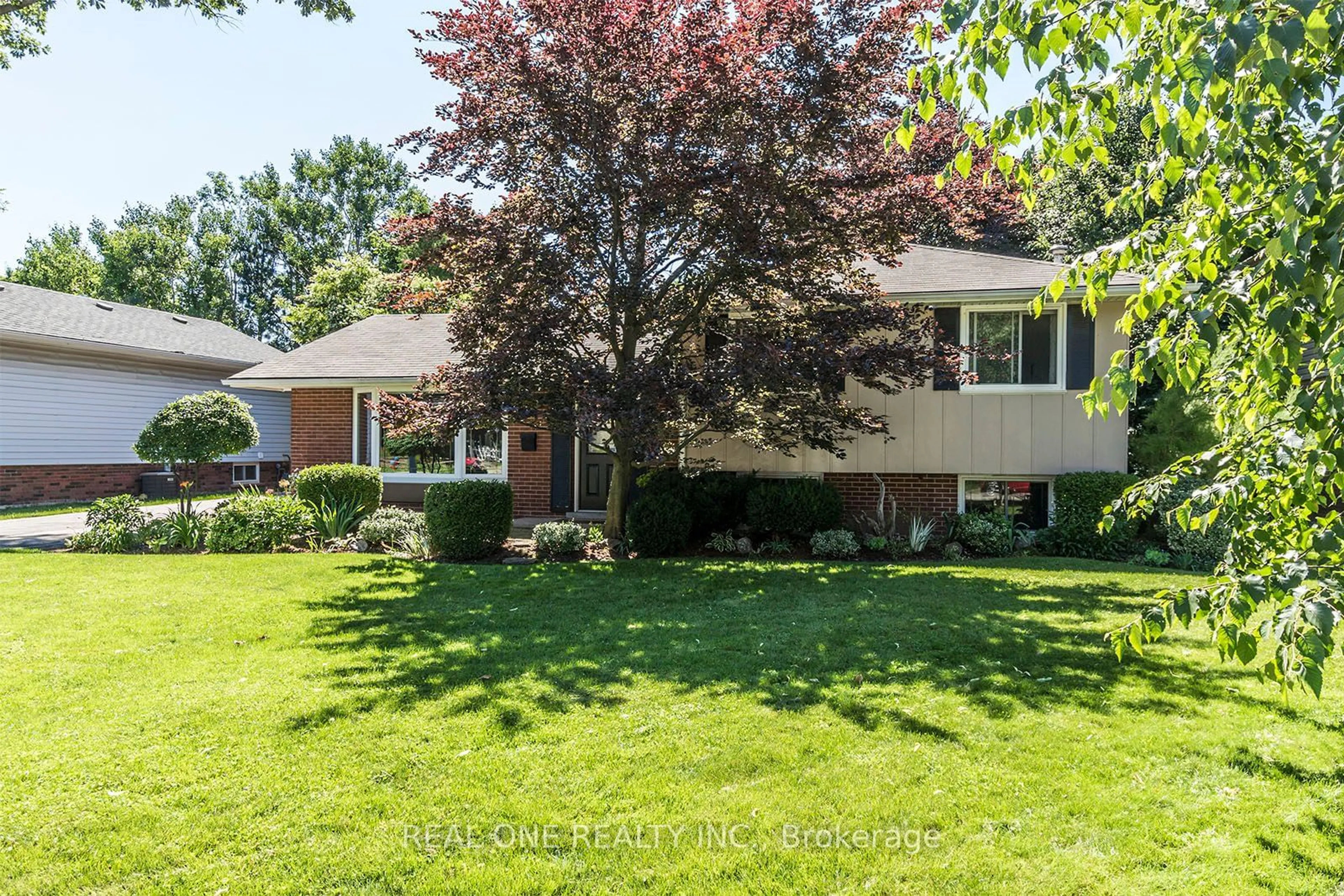 Home with brick exterior material, street for 5222 Bromley Rd, Burlington Ontario L7L 3E9