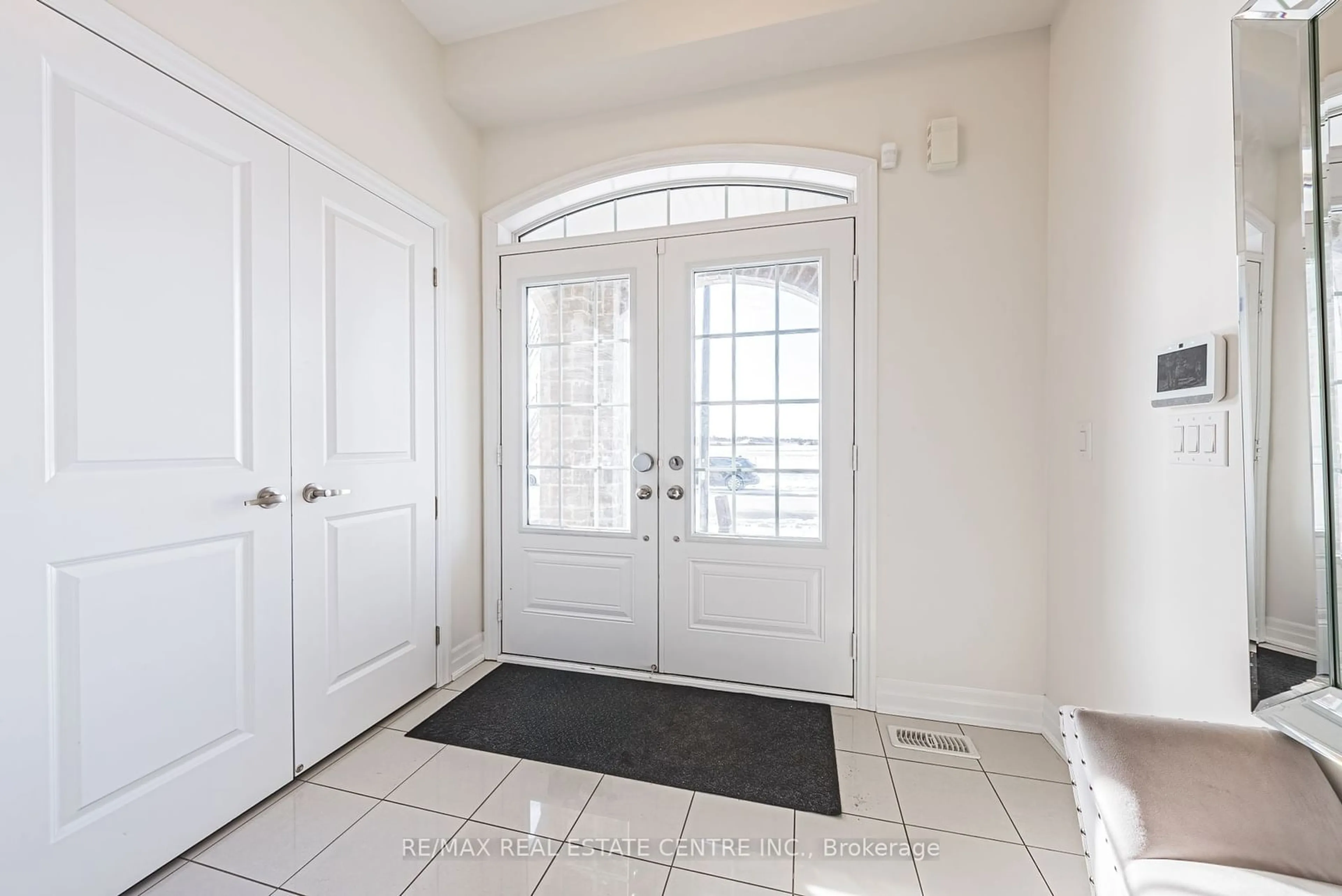 Indoor entryway for 144 Rising Hill Rdge, Brampton Ontario L6Y 6B1