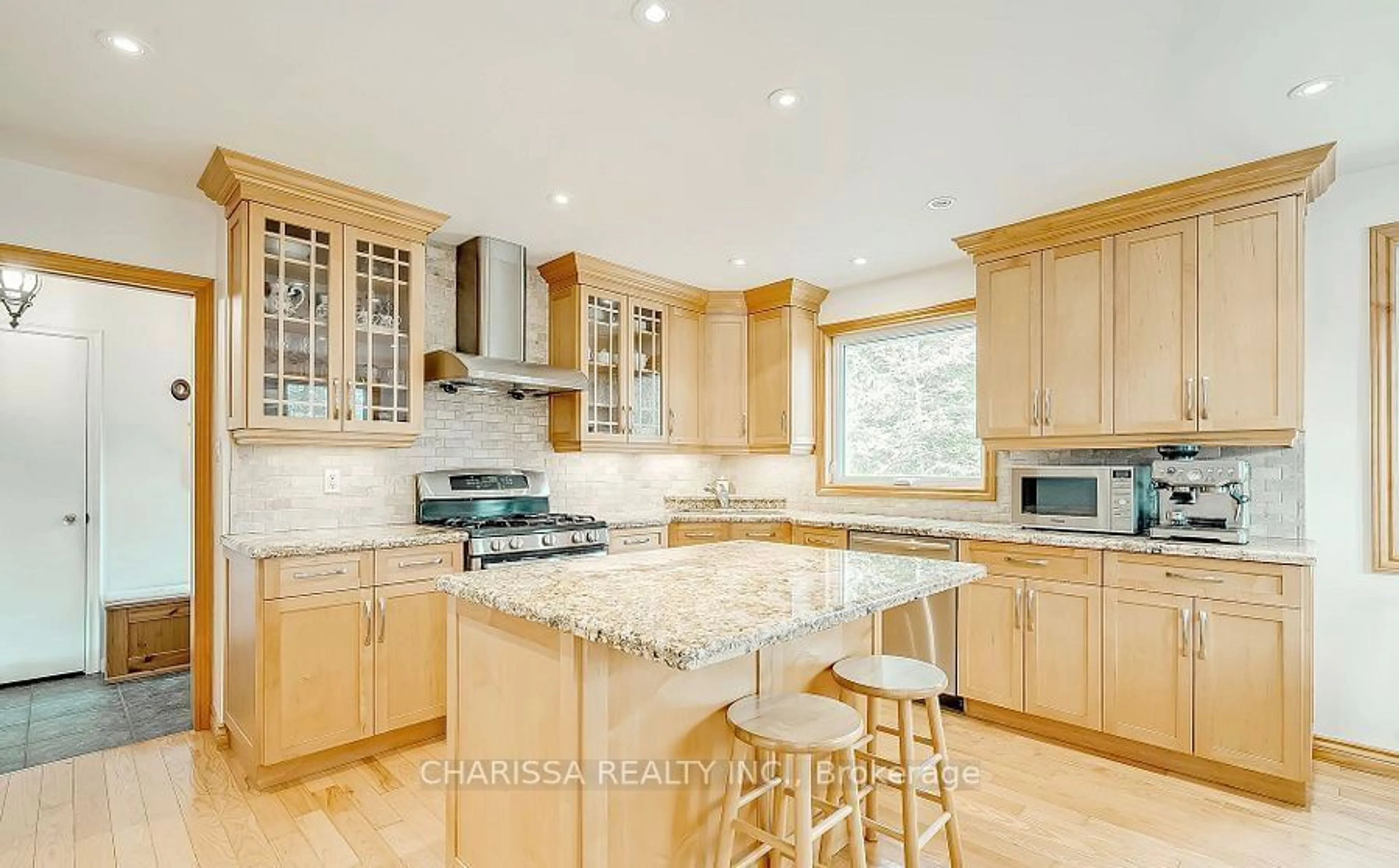 Open concept kitchen, ceramic/tile floor for 1238 Donlea Cres, Oakville Ontario L6J 1V7