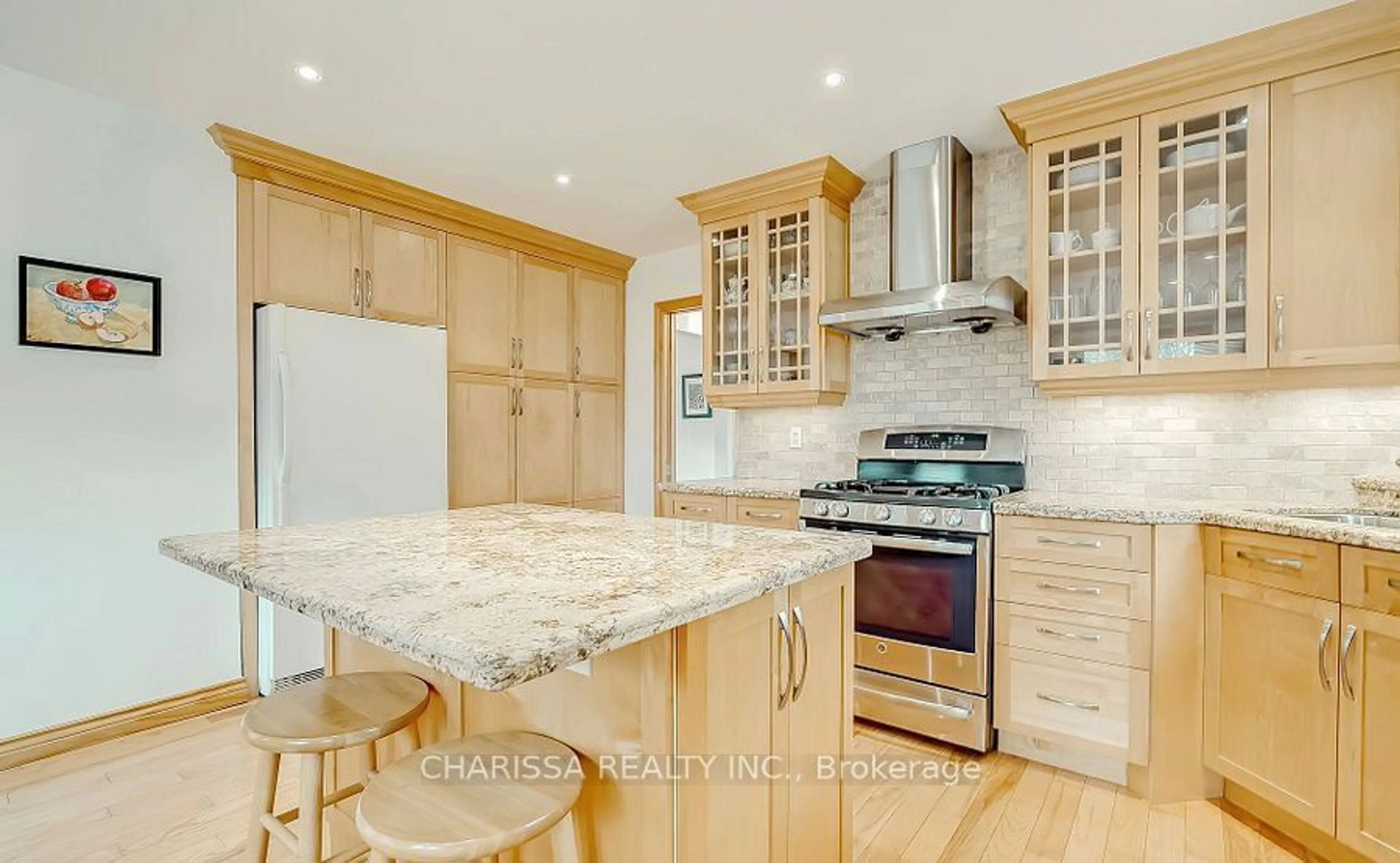 Open concept kitchen, wood/laminate floor for 1238 Donlea Cres, Oakville Ontario L6J 1V7