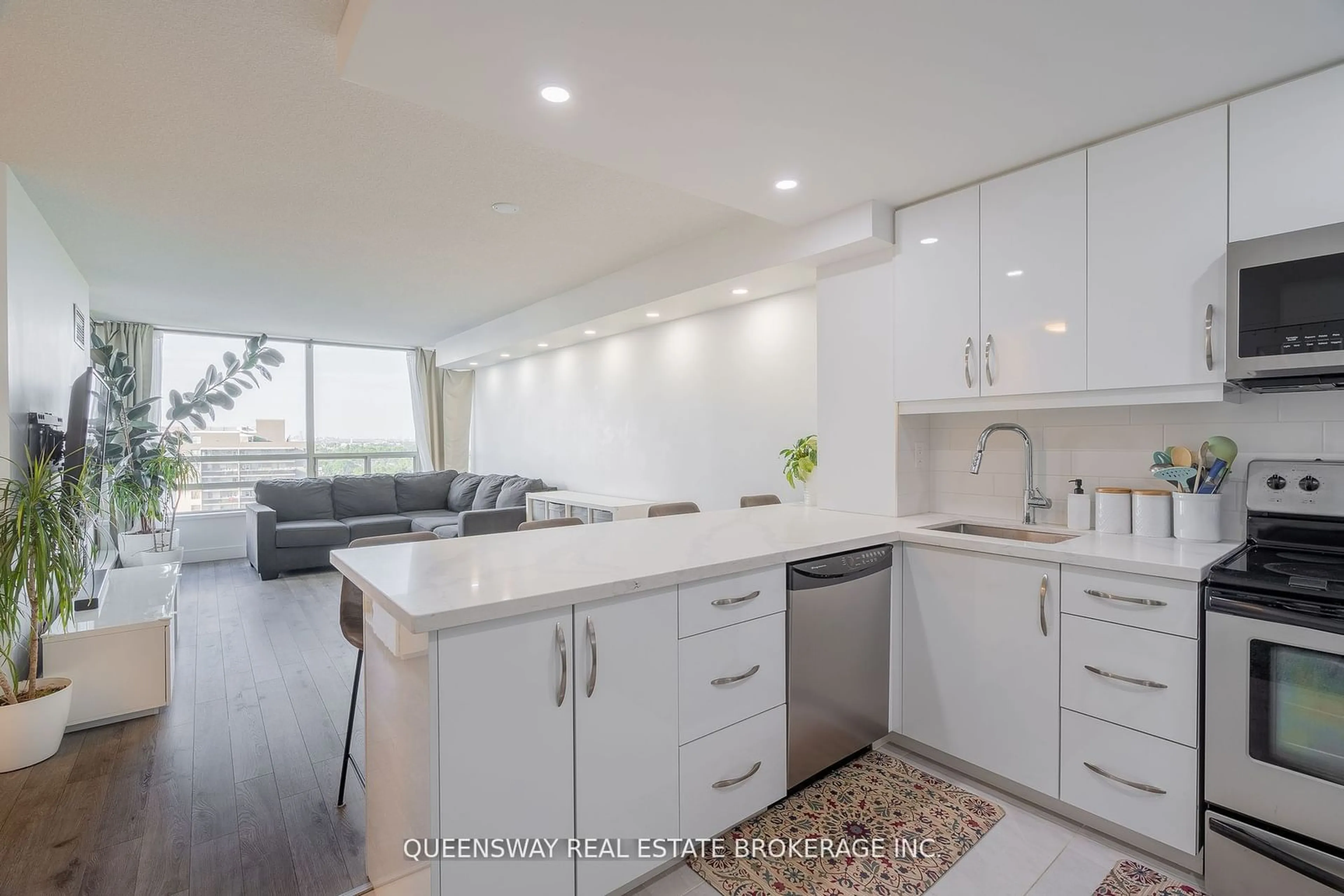 Open concept kitchen, unknown for 75 King St #1403, Mississauga Ontario L5A 4G5