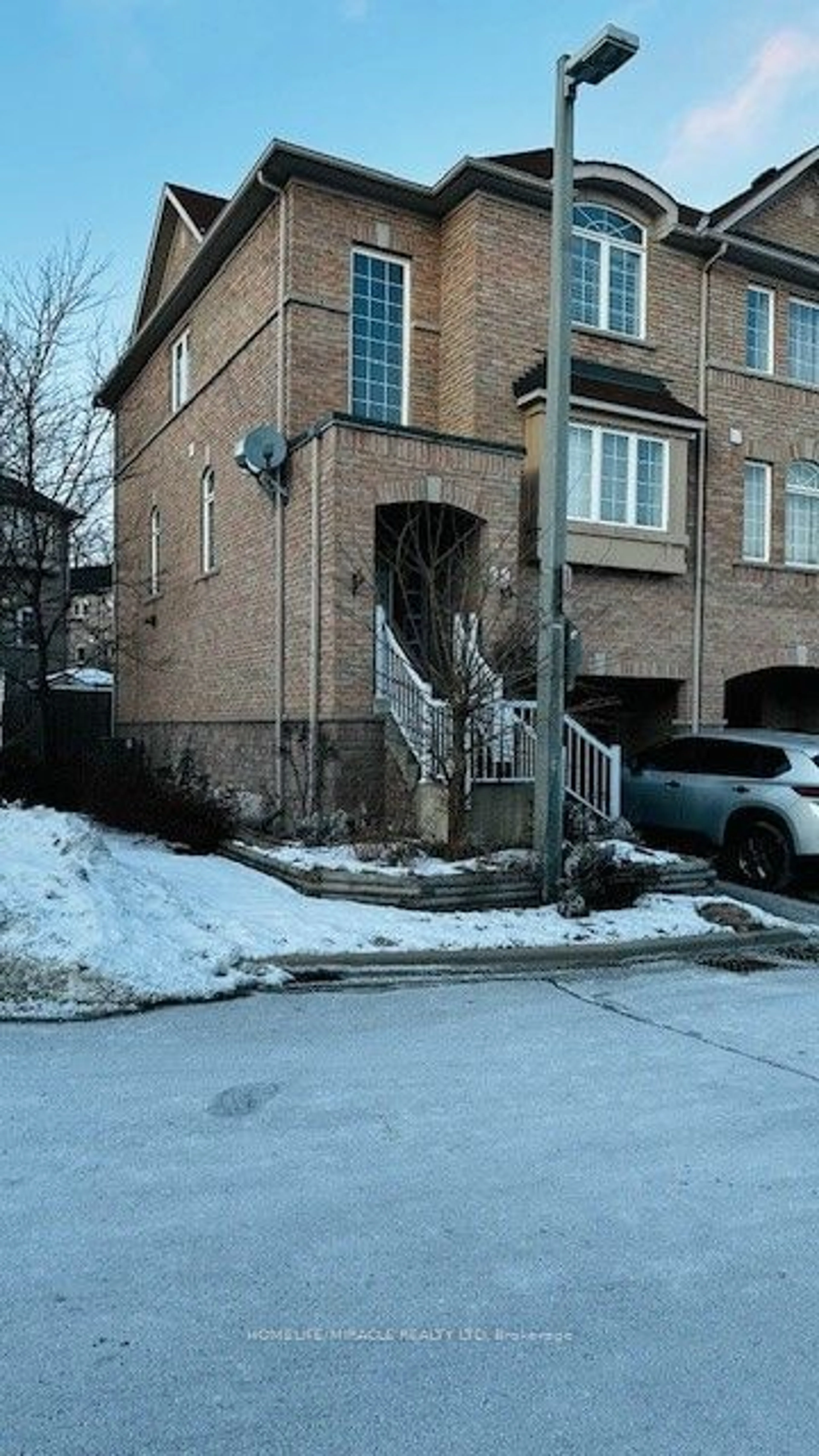 Parking for 99 Bernard Ave, Brampton Ontario L6Y 5S3