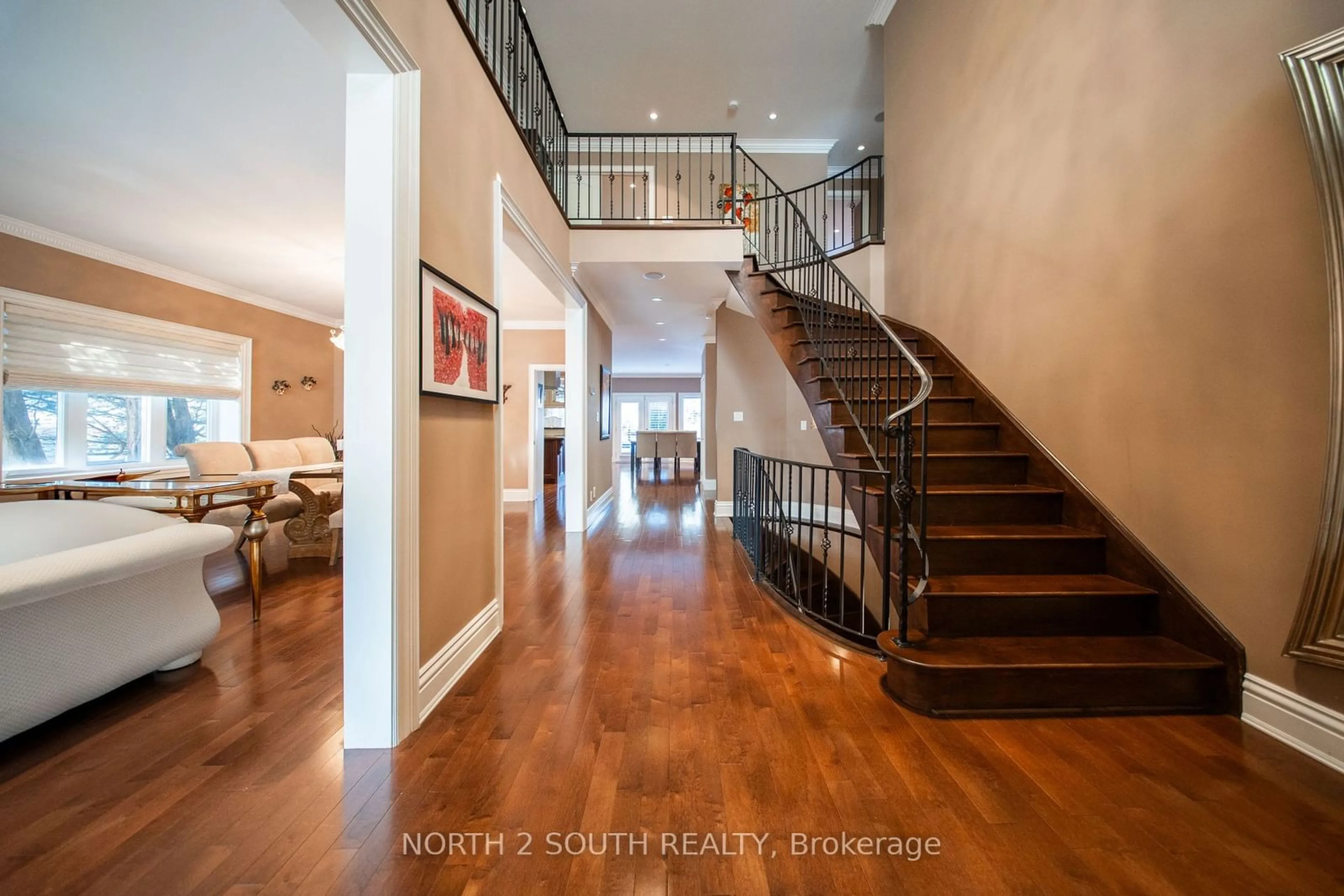 Indoor foyer for 339 Burnhamthorpe Rd, Toronto Ontario M9B 2A2