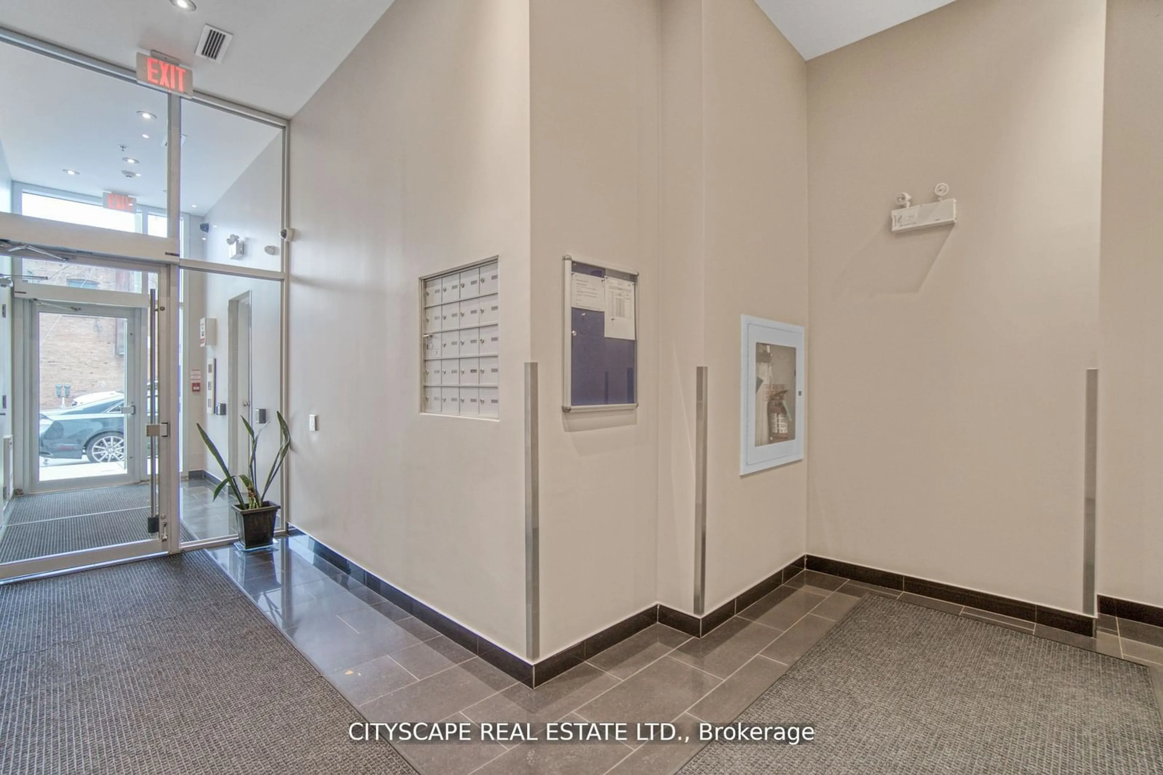 Indoor foyer for 51 Lady Bank Rd #501, Toronto Ontario M8Z 0C9