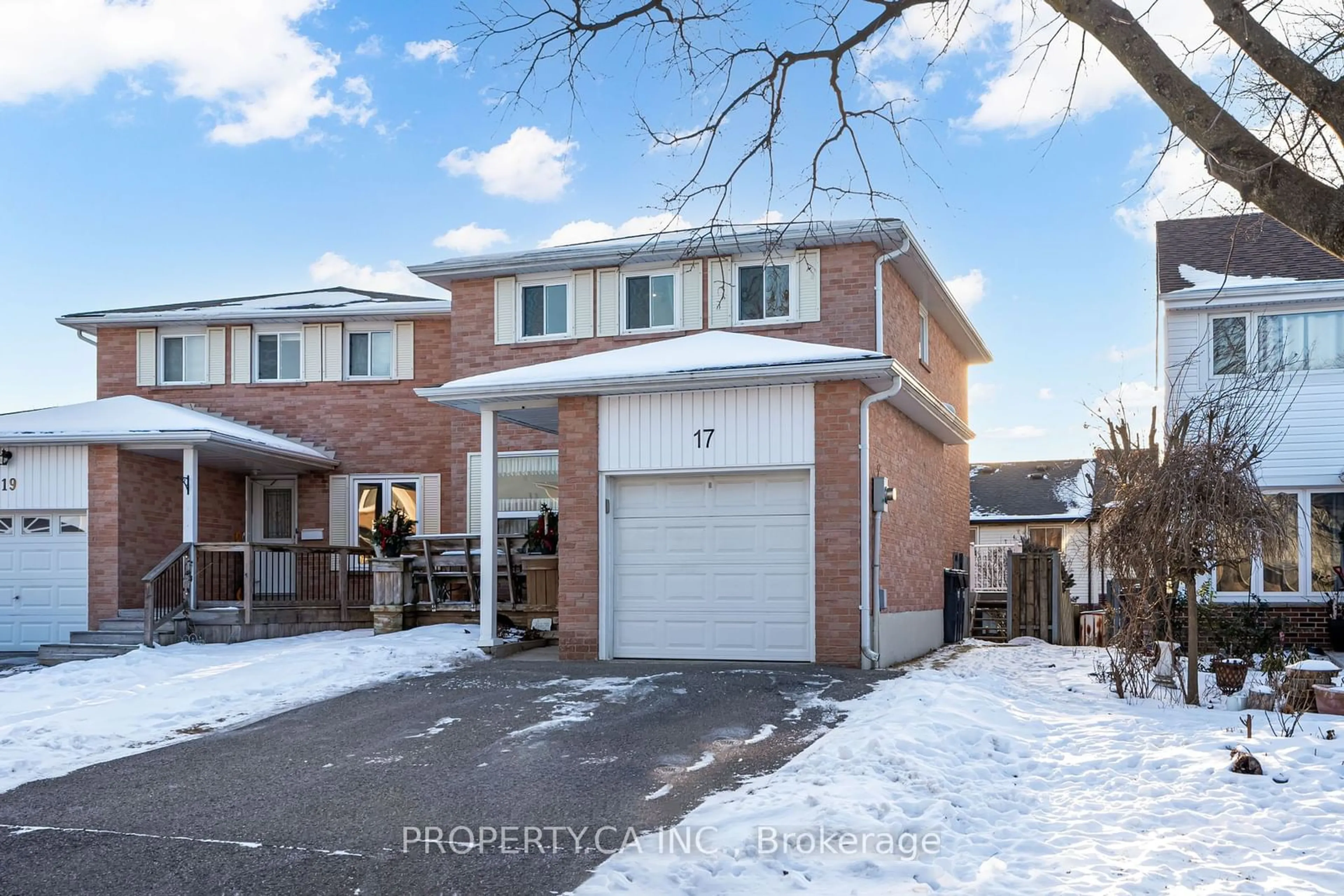 A pic from outside/outdoor area/front of a property/back of a property/a pic from drone, street for 17 Barrington Cres, Brampton Ontario L6Z 1N2