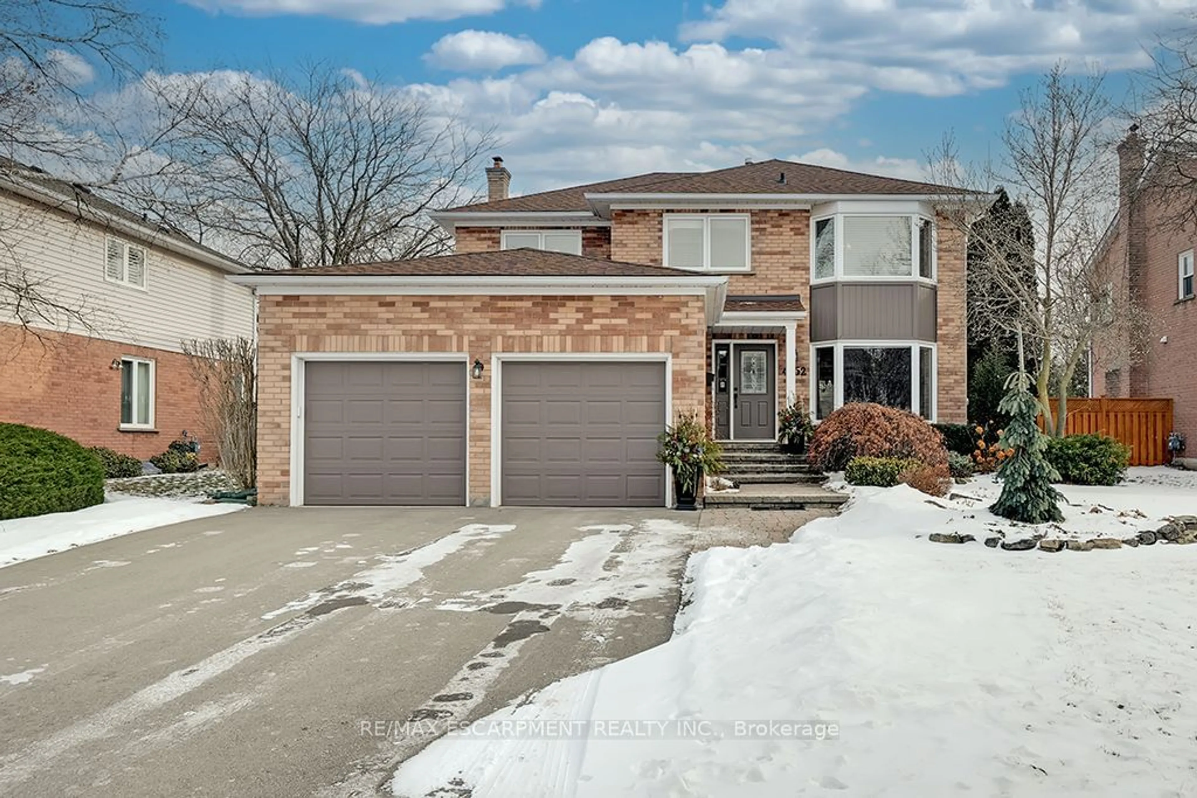 Home with brick exterior material, street for 4152 Millcroft Park Dr, Burlington Ontario L7M 3V1