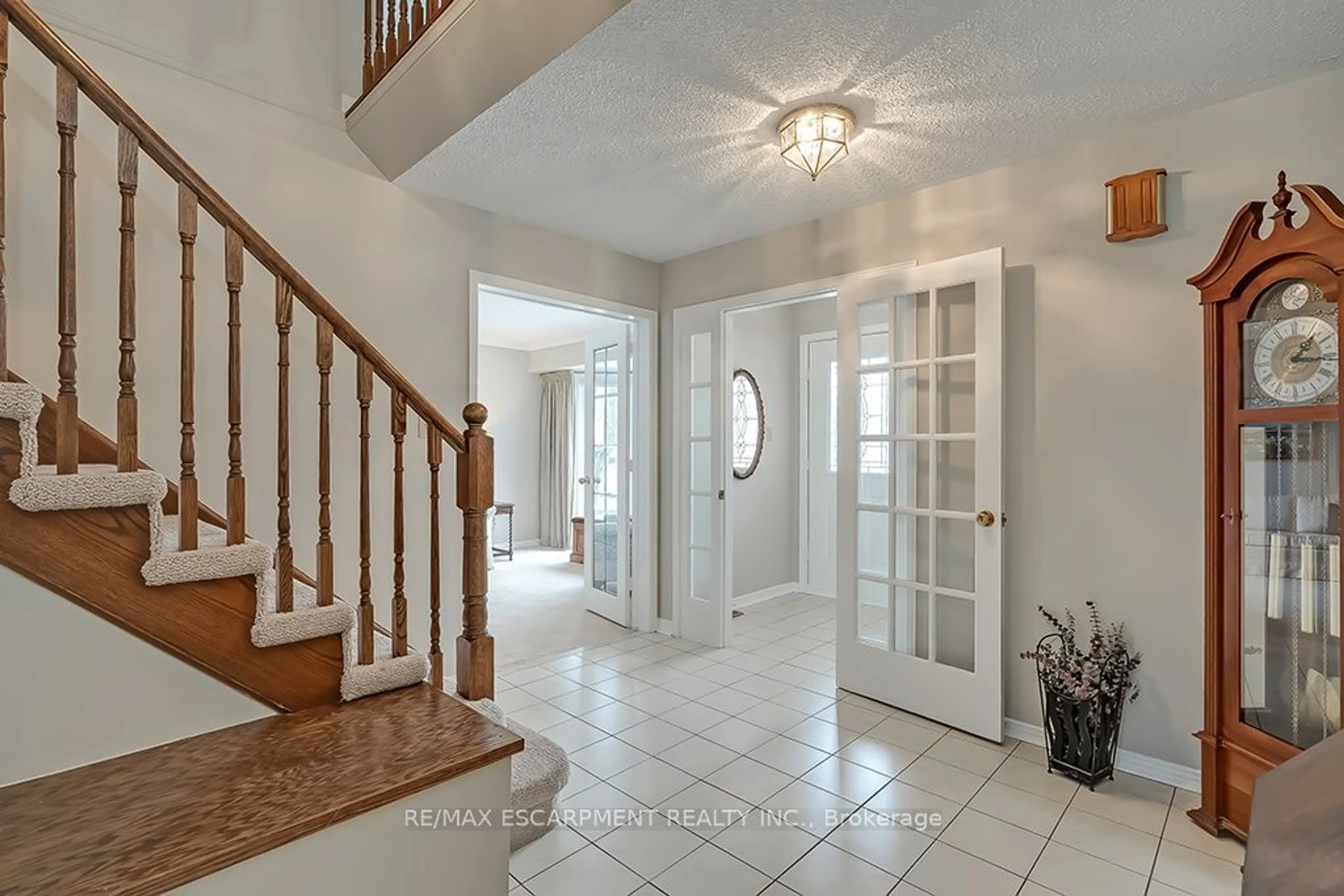 Indoor entryway for 4152 Millcroft Park Dr, Burlington Ontario L7M 3V1