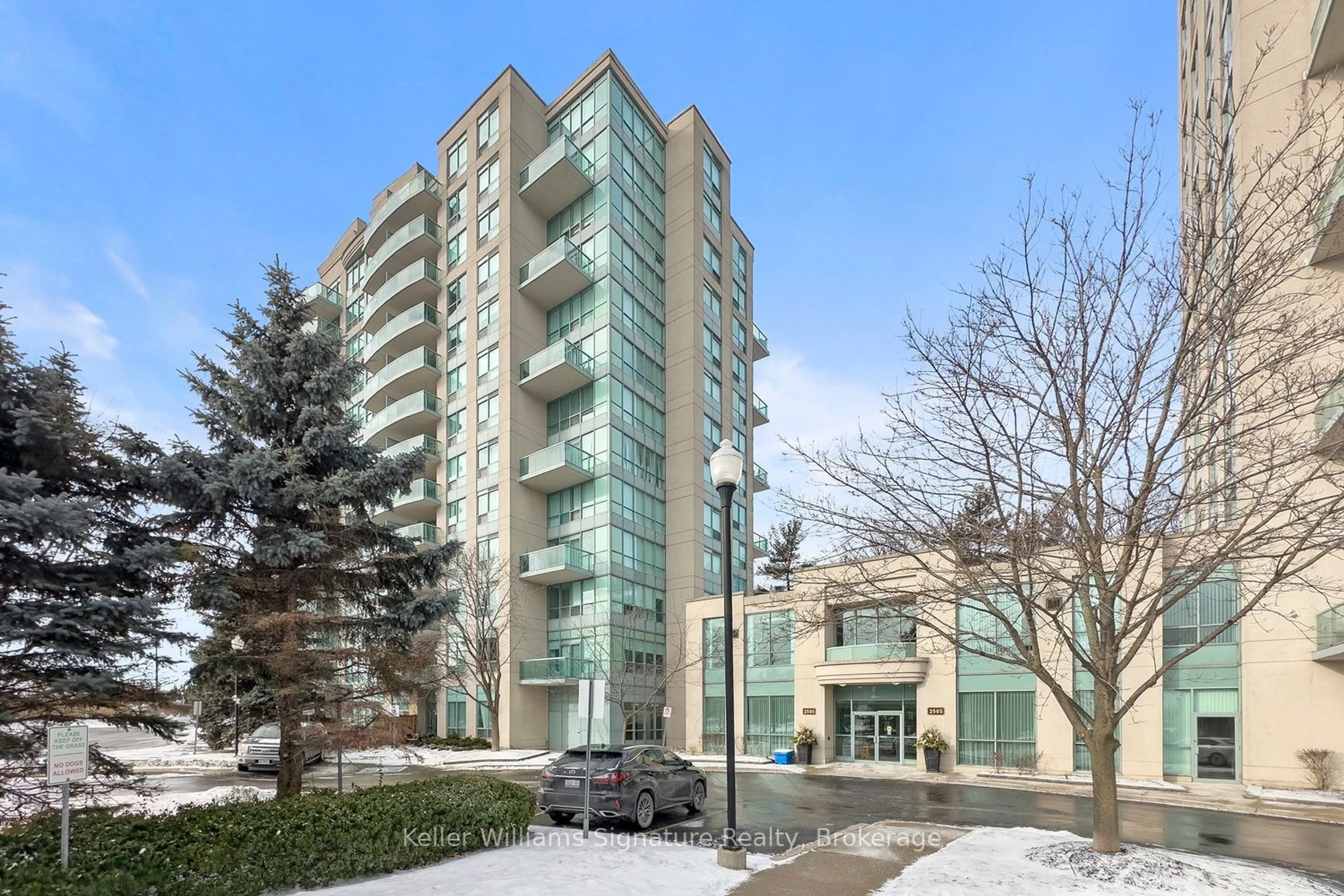 Indoor foyer for 2585 Erin Centre Blvd #707, Mississauga Ontario L5M 6Z7