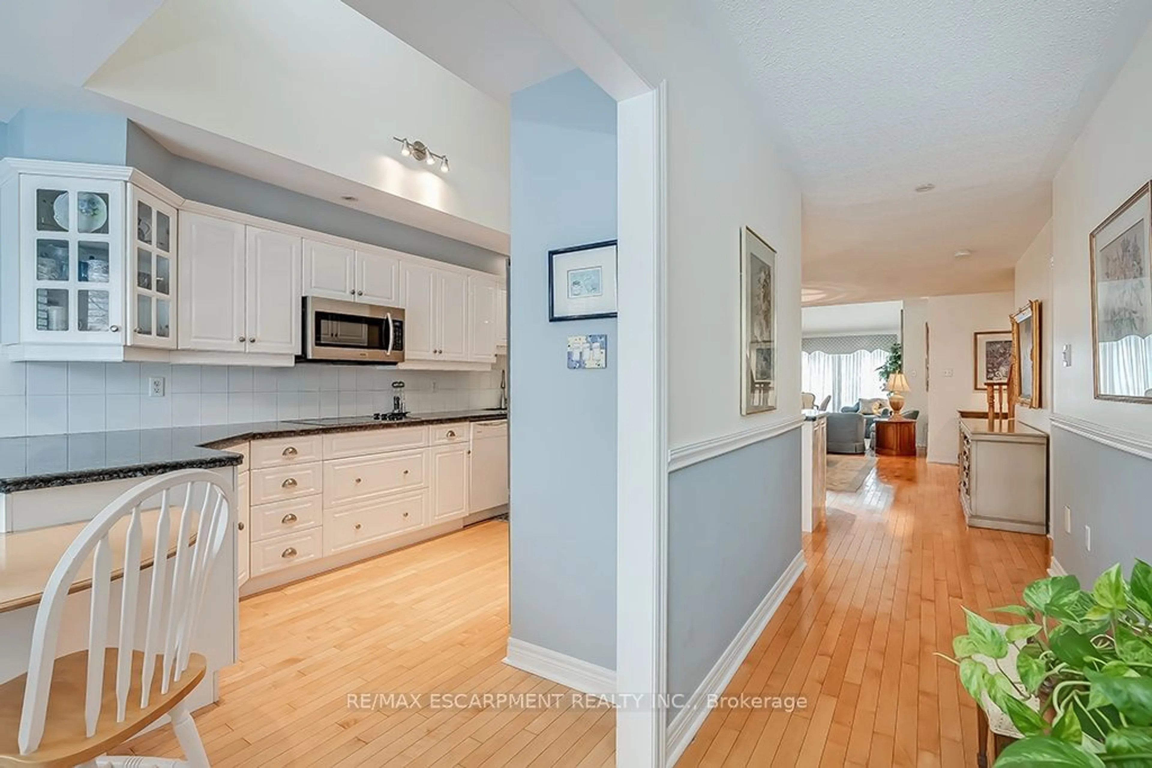 Open concept kitchen, unknown for 4275 Millcroft Park Dr #15, Burlington Ontario L7M 4L9