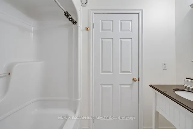 Additional property image - 4275 Millcroft Park Dr Unit 15