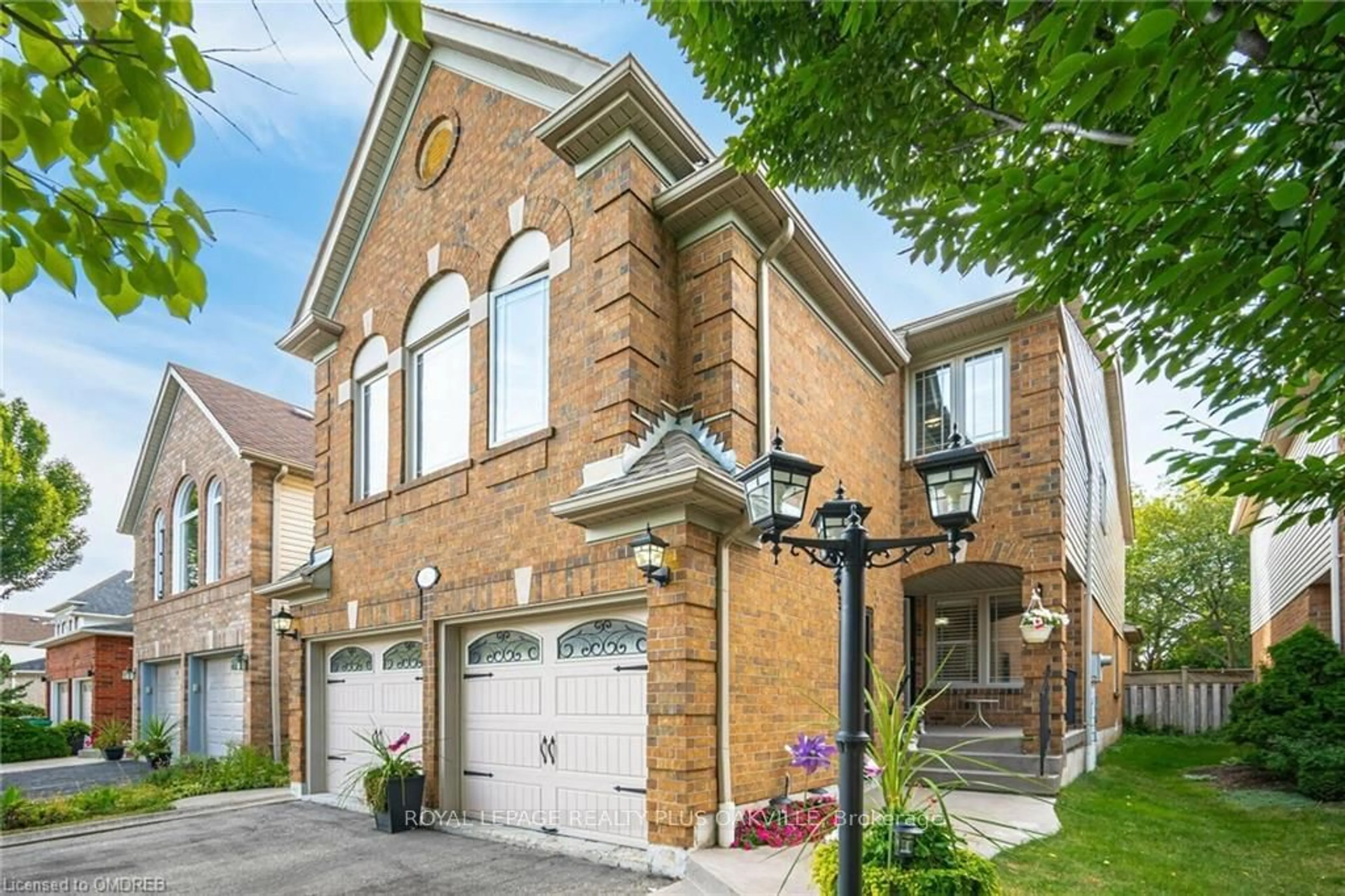 Home with brick exterior material, street for 2873 Cartwright Cres, Mississauga Ontario L5M 5W4