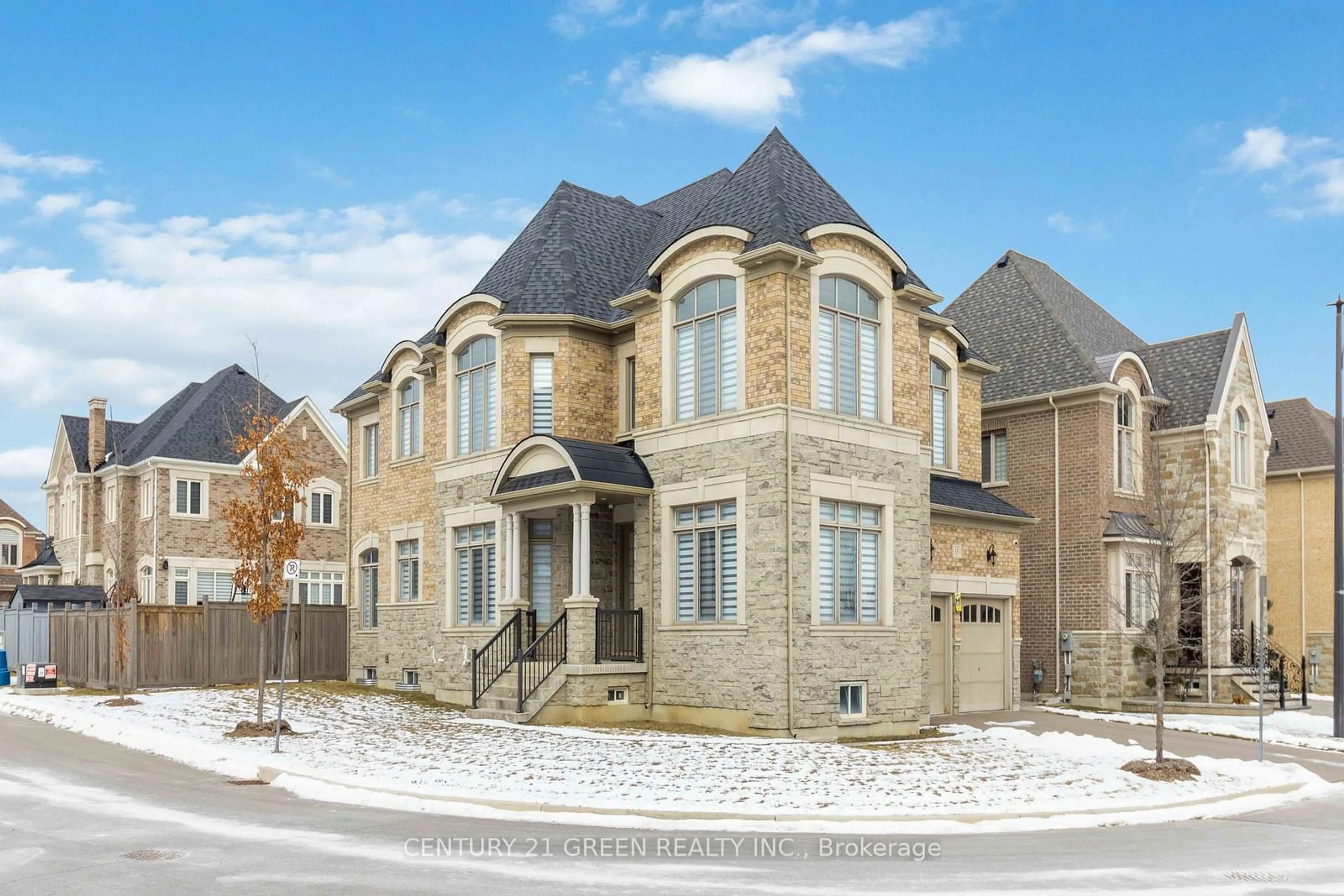 Home with brick exterior material, street for 13 Foothills Cres, Brampton Ontario L6P 4G9