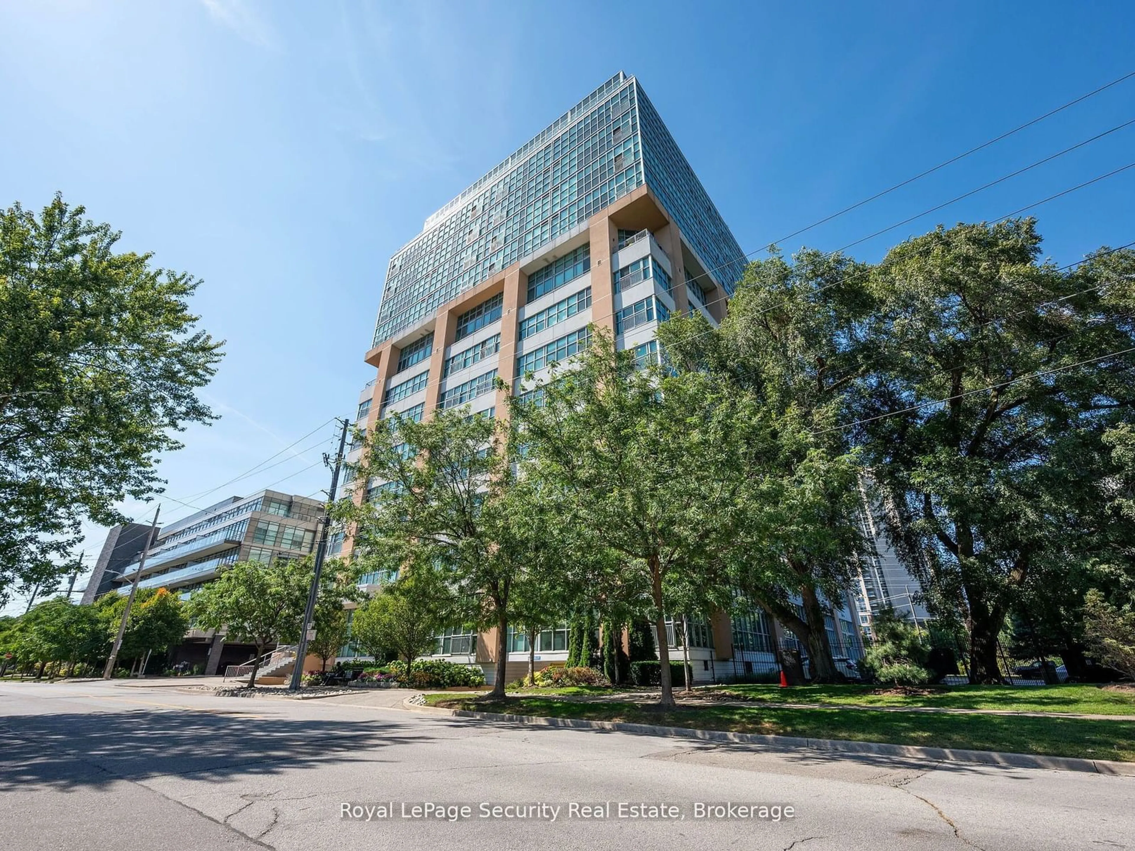 Indoor foyer for 2 Fieldway Rd #606, Toronto Ontario M8Z 0B9