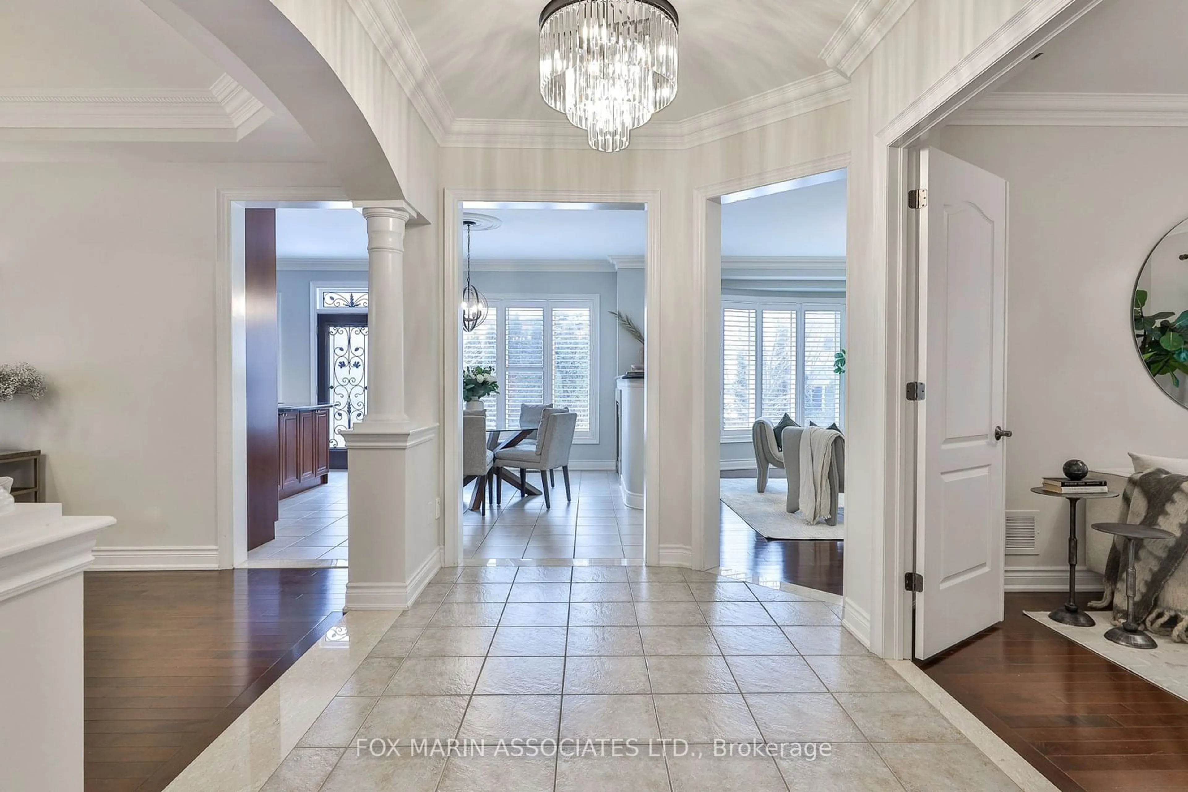 Indoor foyer for 2325 Hall Manor Dr, Oakville Ontario L6H 0C4