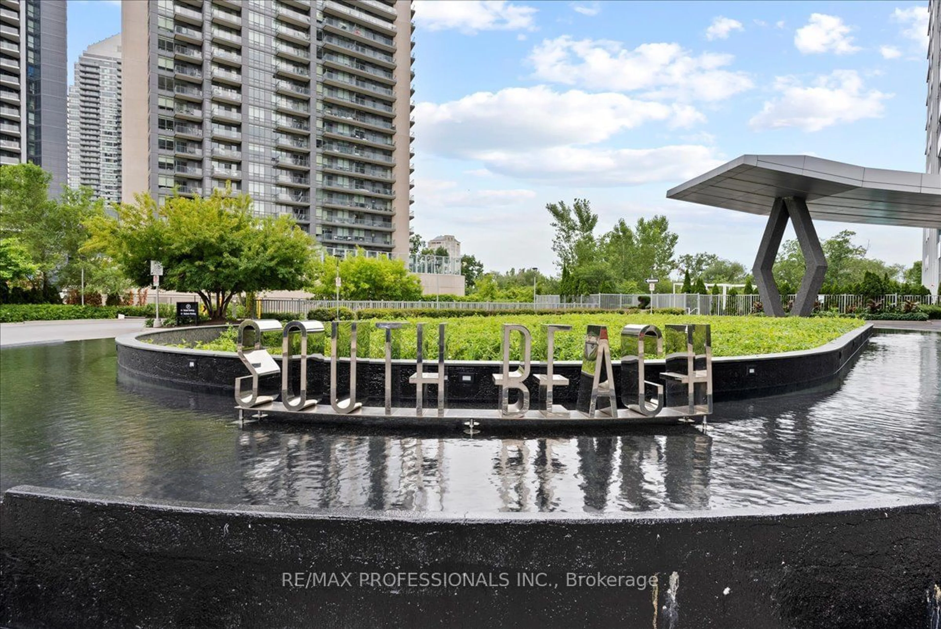 Patio, water/lake/river/ocean view for 88 Park Lawn Rd #911, Toronto Ontario M8Y 0B5