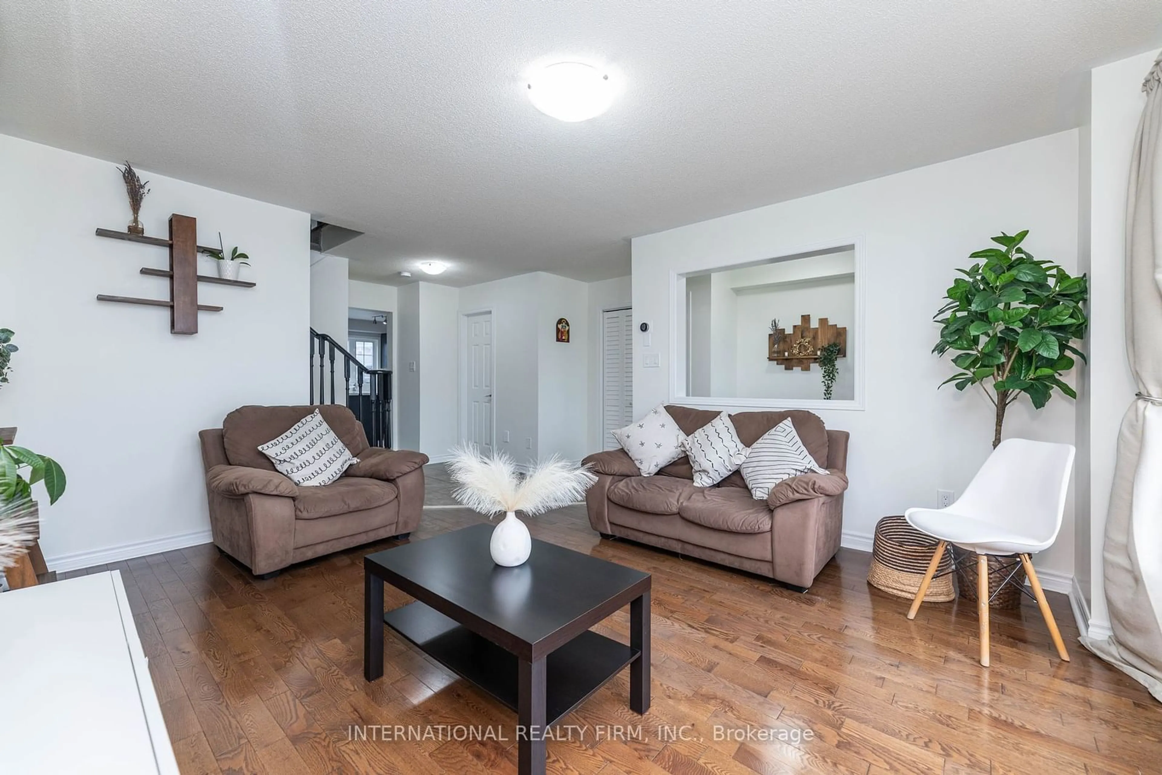 Living room with furniture, unknown for 1855 Appleby Line, Burlington Ontario L7L 7M1