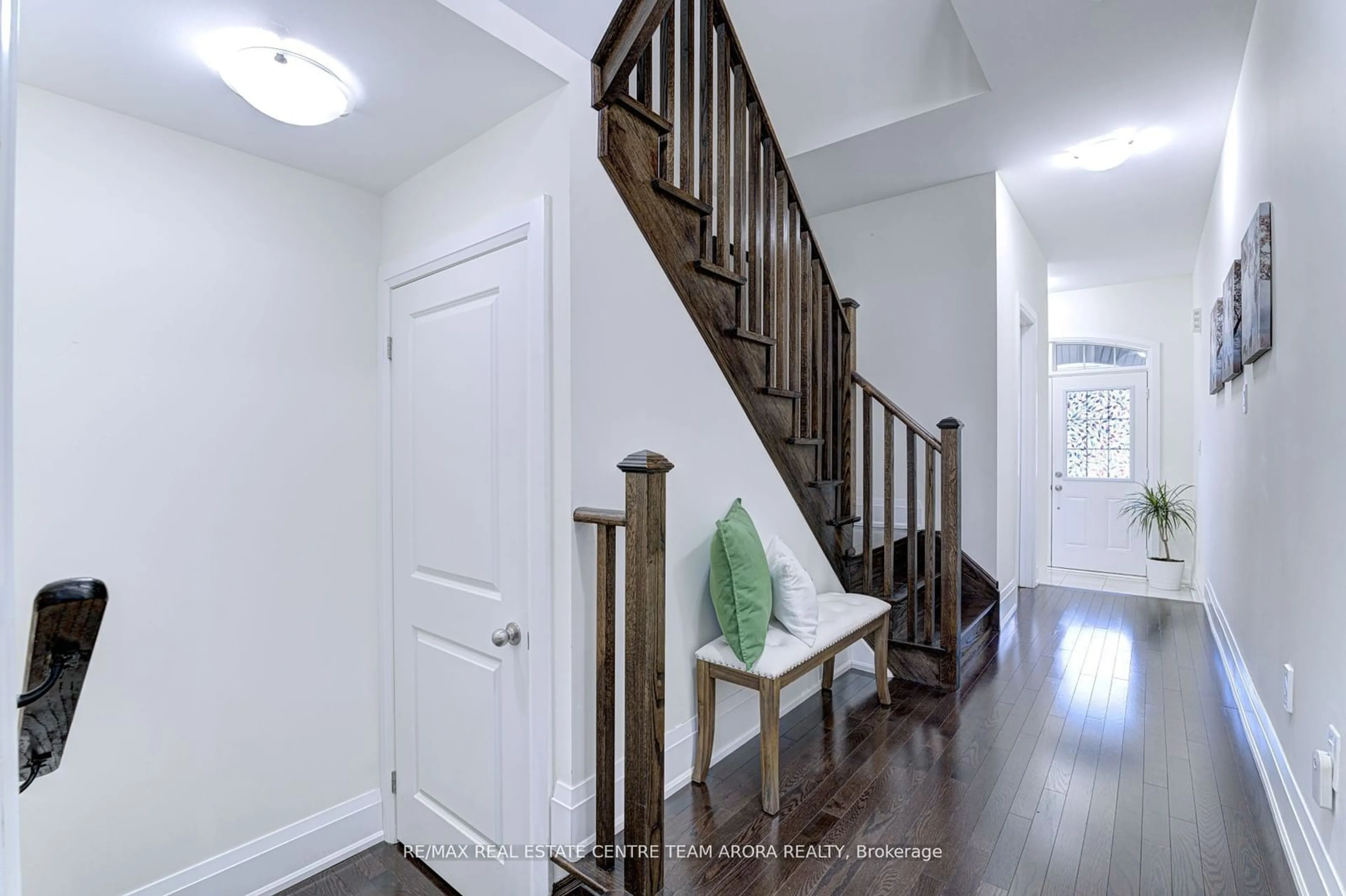 Indoor entryway for 29 Adventura Rd, Brampton Ontario L7A 5A7