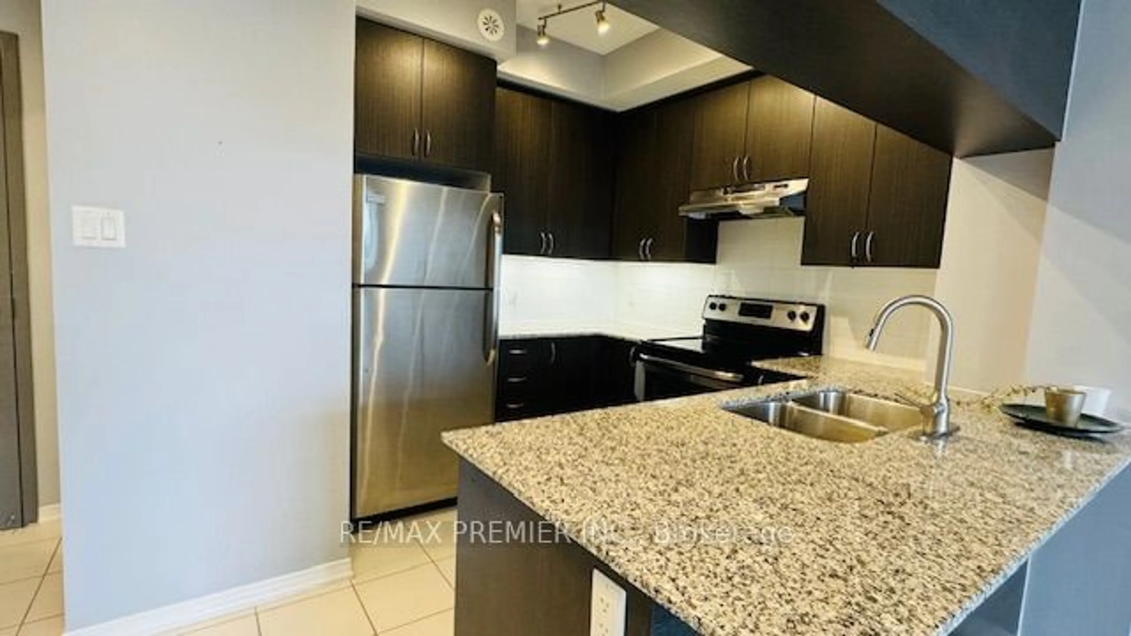 Standard kitchen, unknown for 54 Sky Harbour Dr #313, Brampton Ontario L7A 0A1