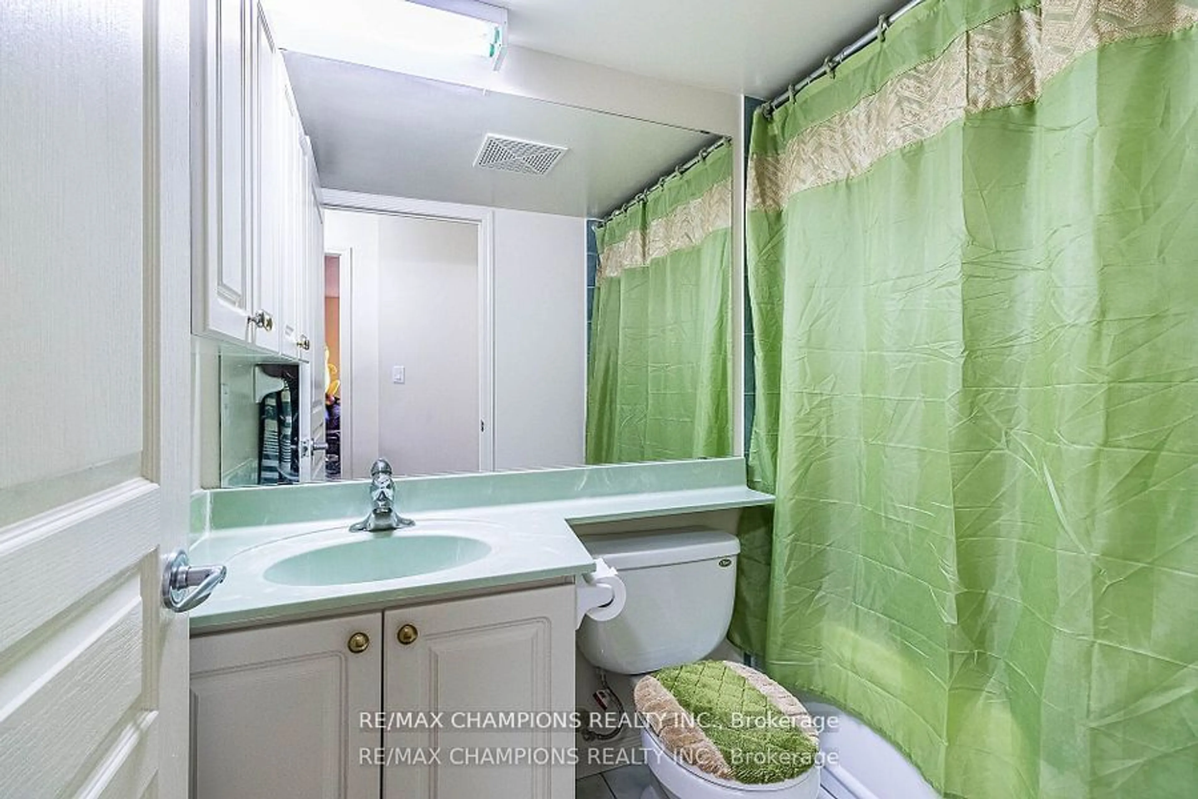 Standard bathroom, ceramic/tile floor for 300 Ray Lawson Blvd #216, Brampton Ontario L6Y 5H5