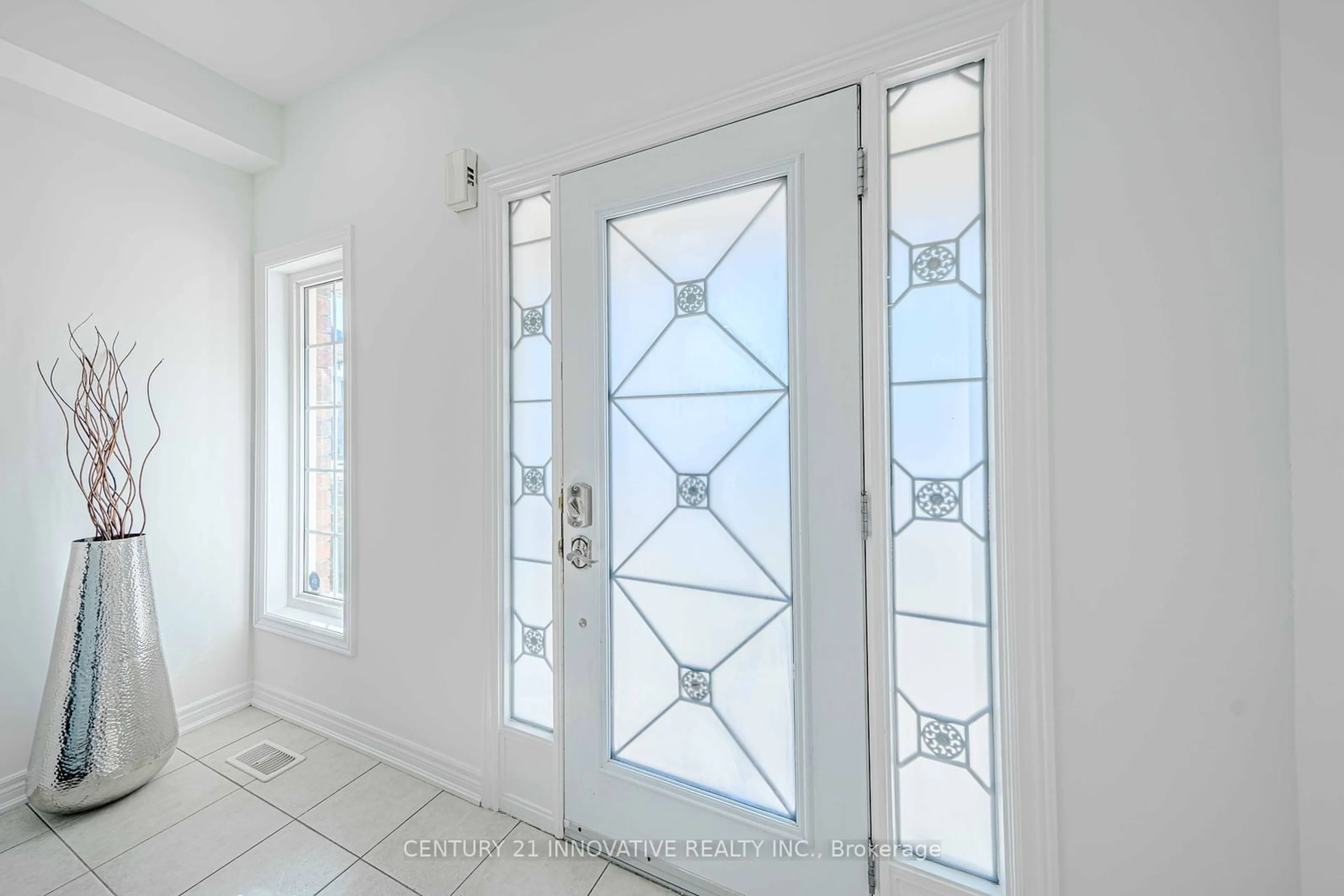 Indoor entryway for 1224 Bonin Cres, Milton Ontario L9T 6T7