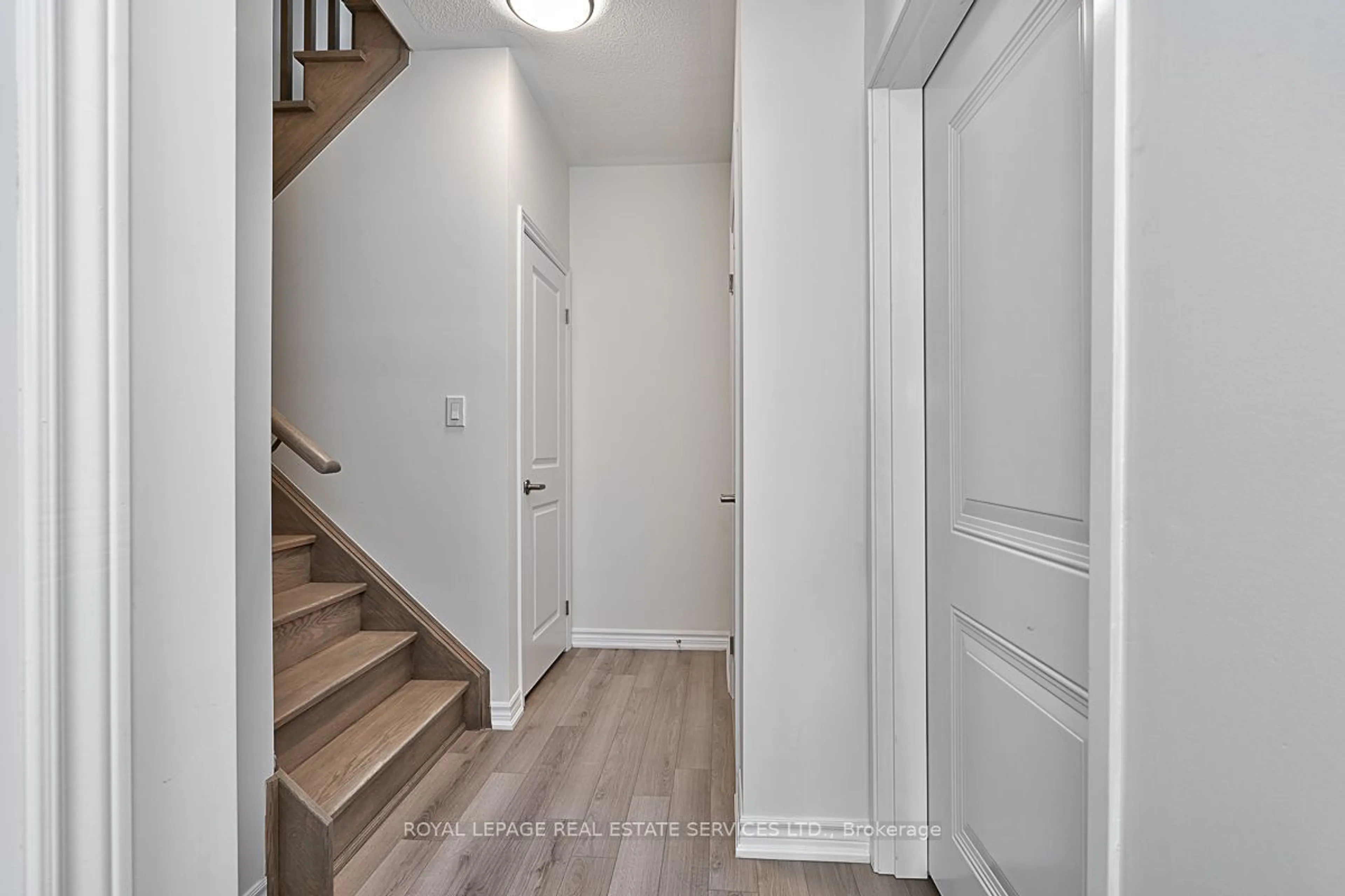 Indoor entryway for 349 Wheat Boom Dr #308, Oakville Ontario L6H 7X5