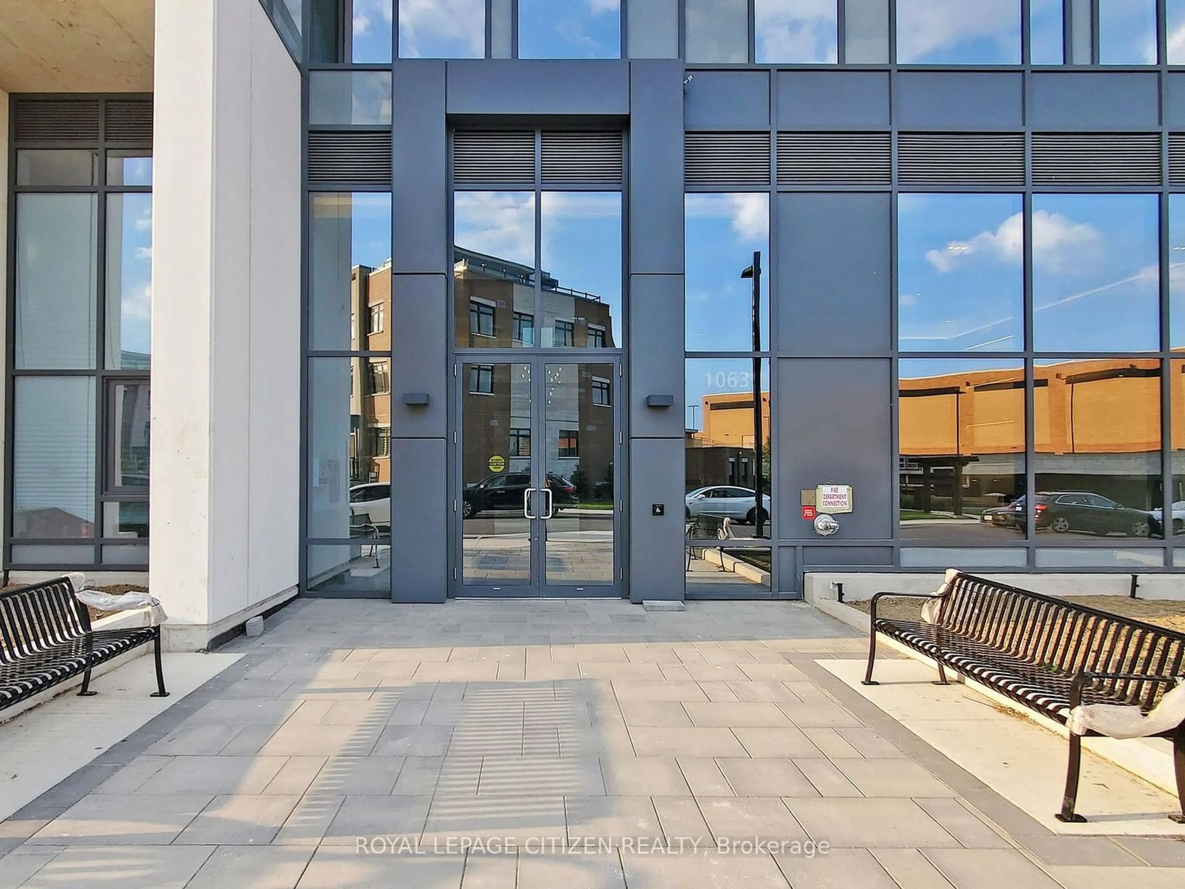 Patio, street for 1063 DOUGLAS MCCURDY COMM #1208, Mississauga Ontario L5G 0C5