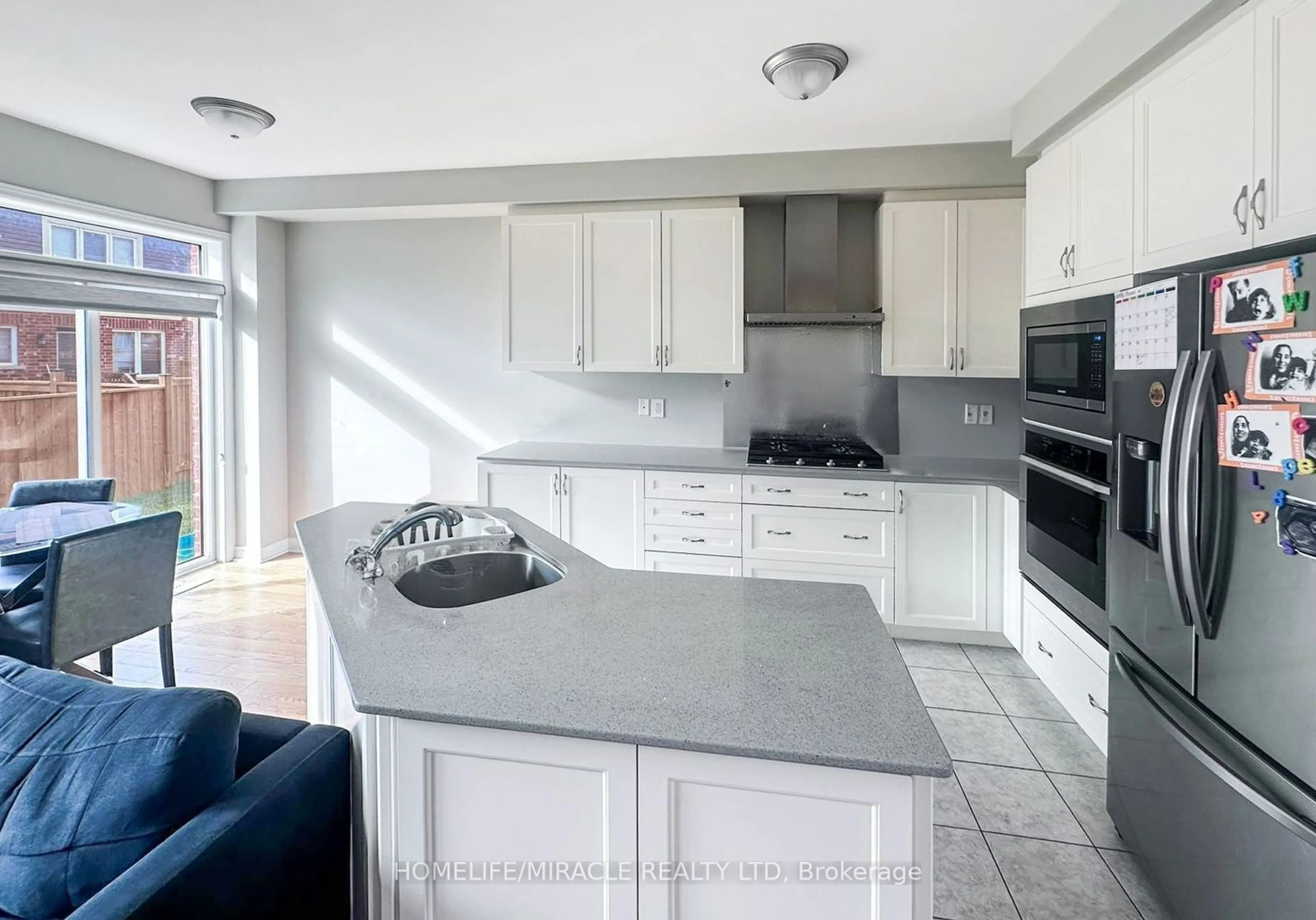 Open concept kitchen, ceramic/tile floor for 44 Matterhorn Rd, Brampton Ontario L7A 0B7