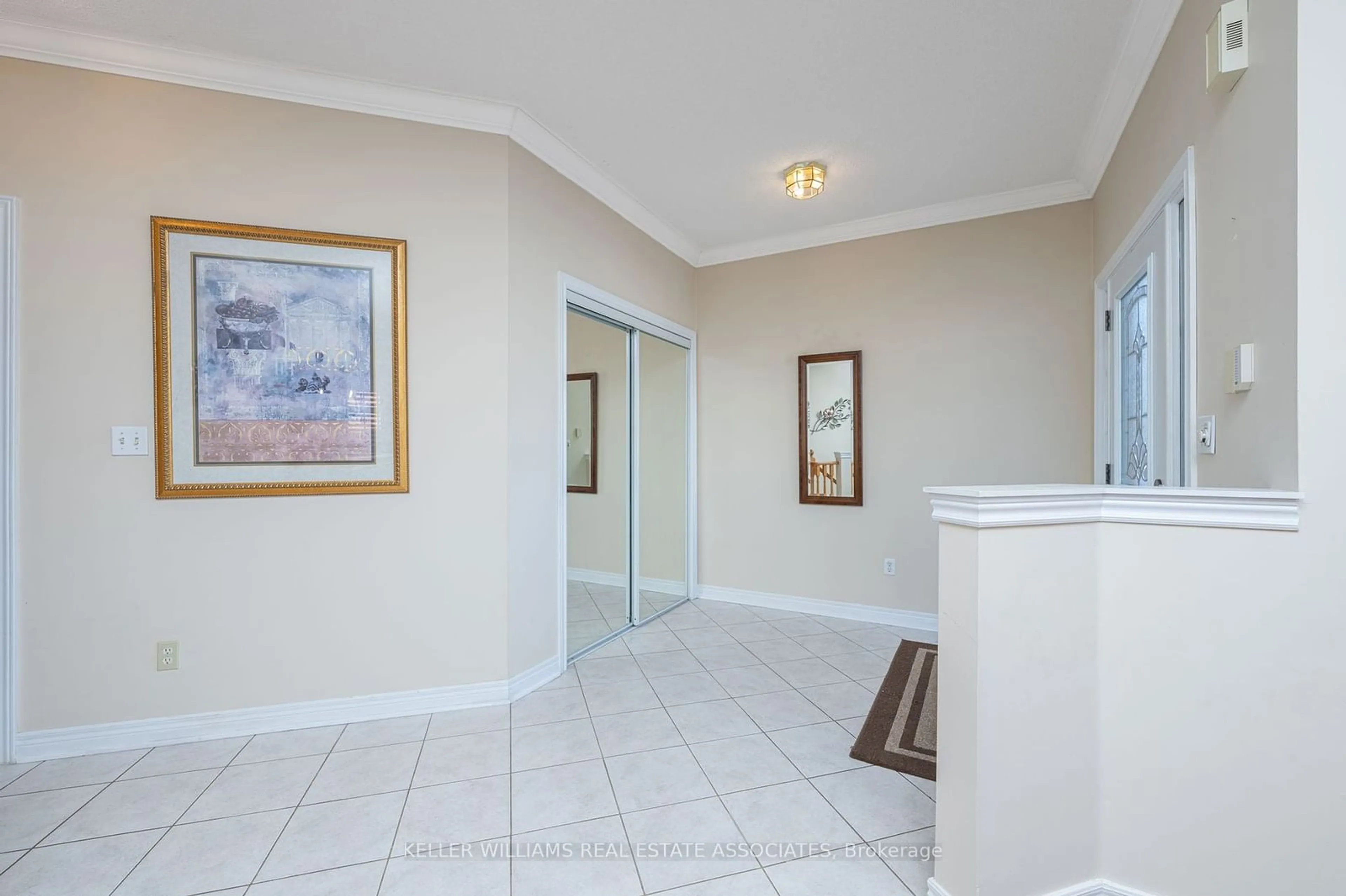 Indoor foyer for 9 Wellford Gate, Brampton Ontario L6R 1W5