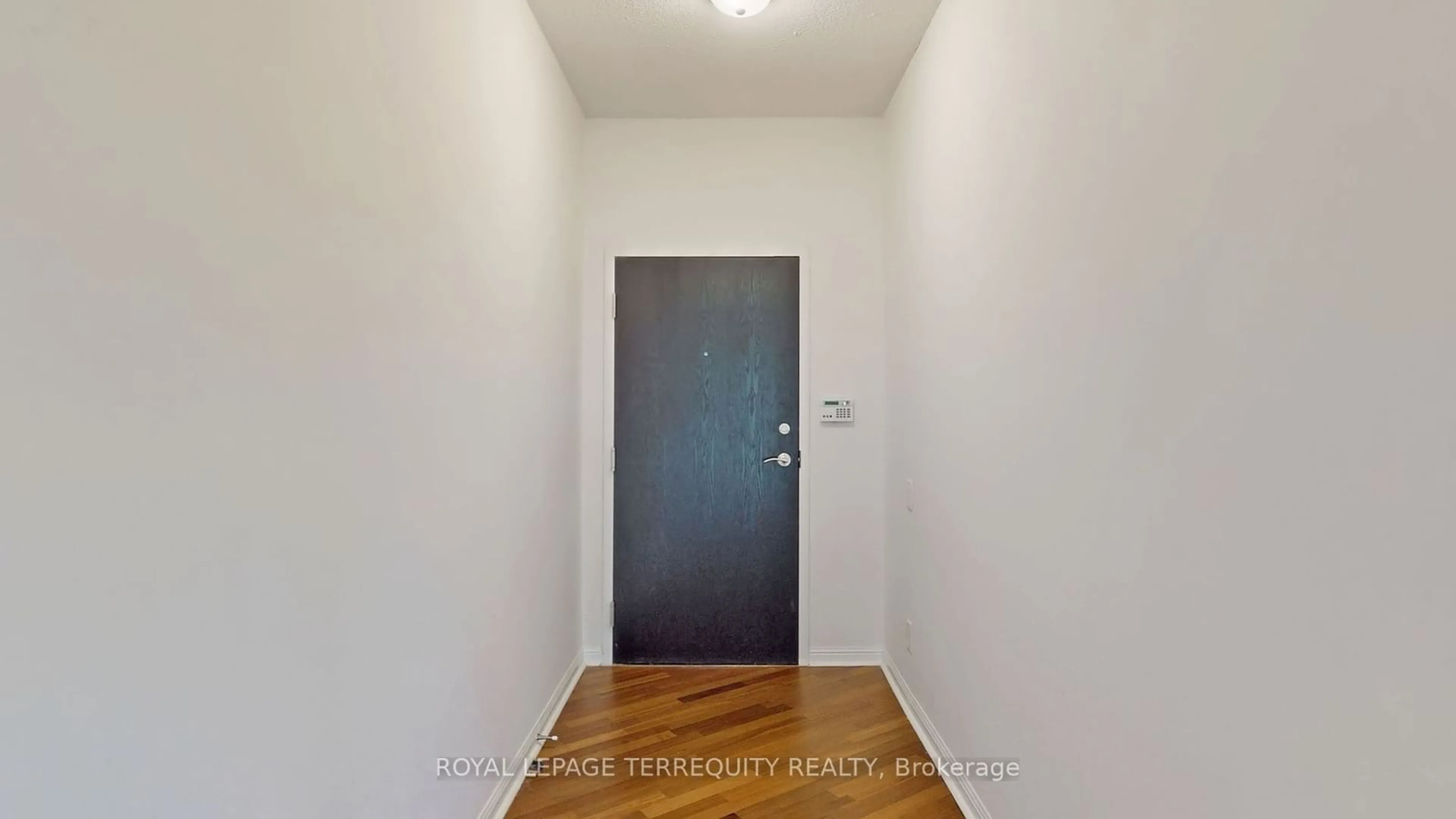 Indoor entryway for 15 Windermere Ave #1005, Toronto Ontario M6S 5A2