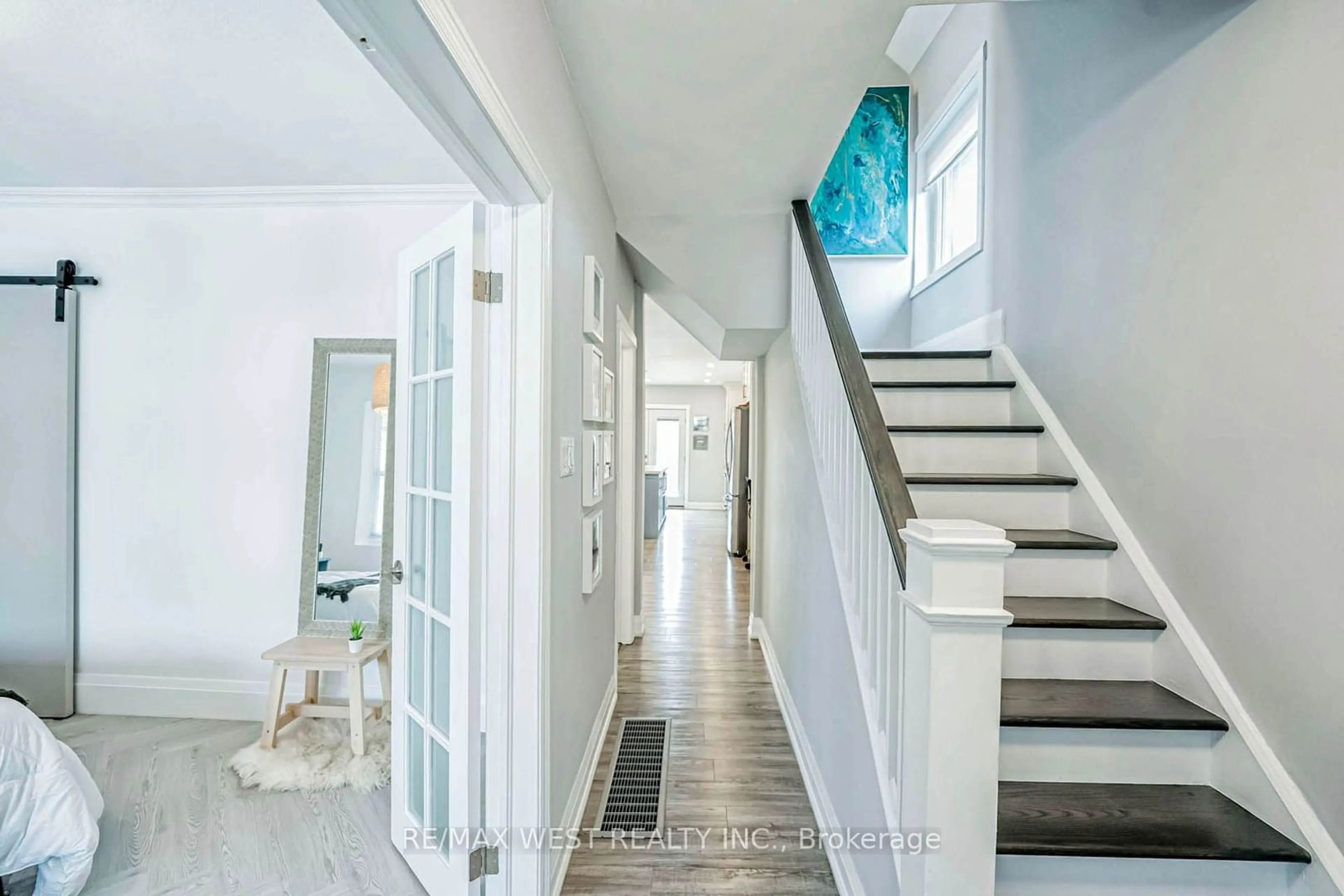 Indoor entryway for 66 Regent St, Toronto Ontario M6N 3N9