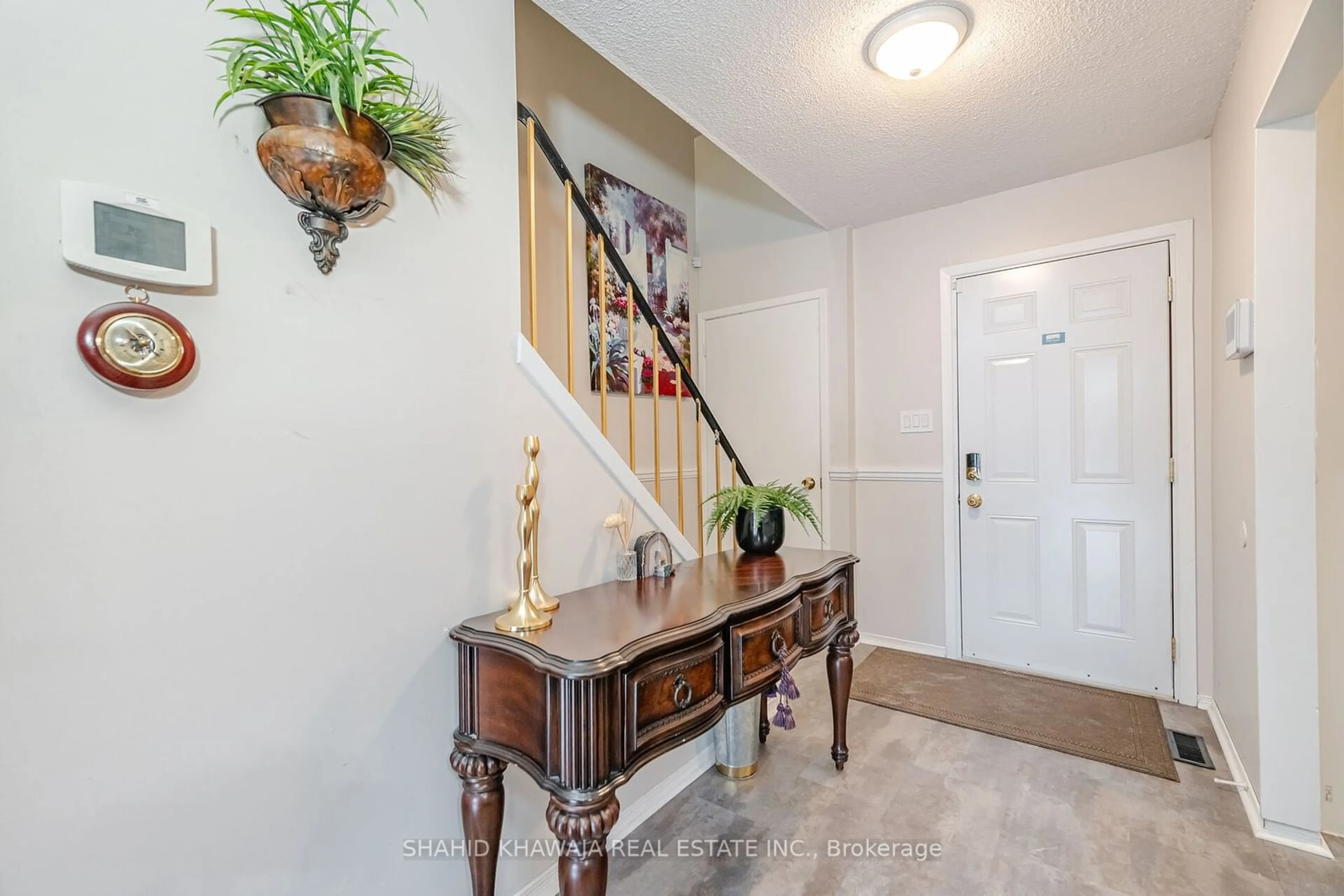 Indoor entryway for 6730 Falconer Dr #48, Mississauga Ontario L5N 1L5