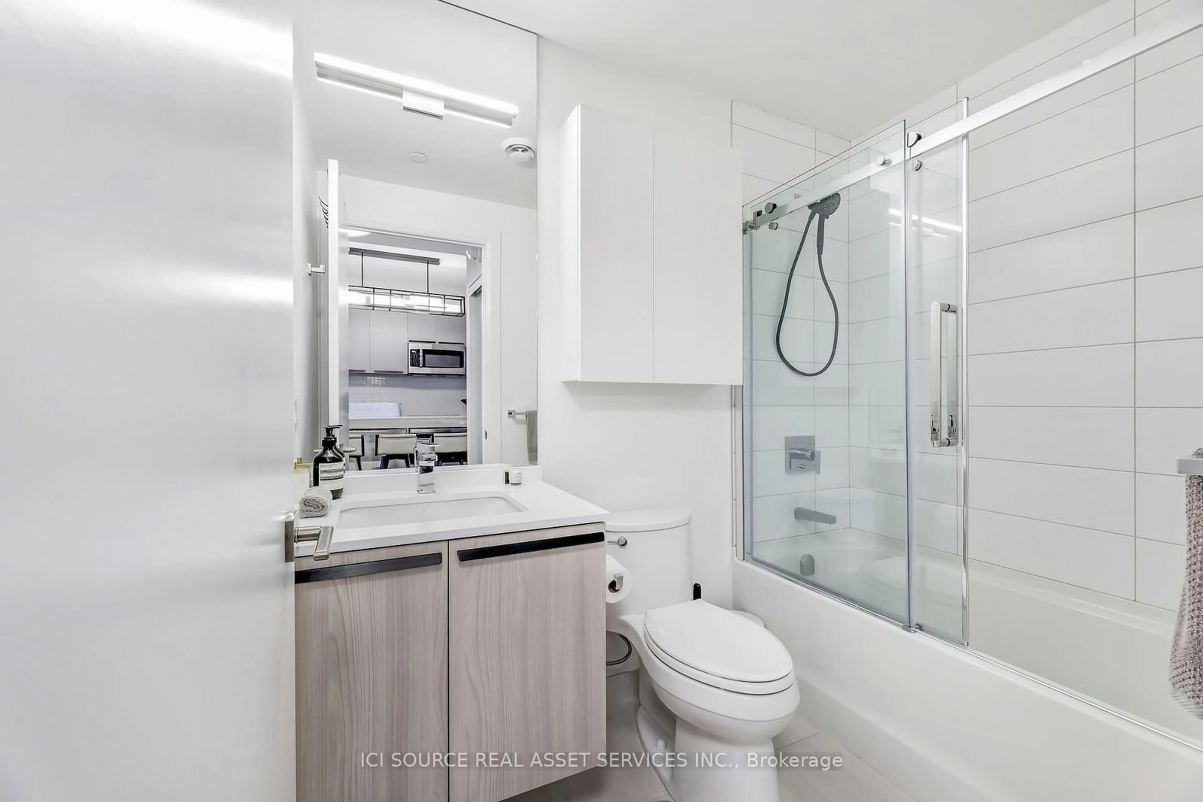 Standard bathroom, ceramic/tile floor for 20 Brin Dr #1306, Toronto Ontario M8X 0B2