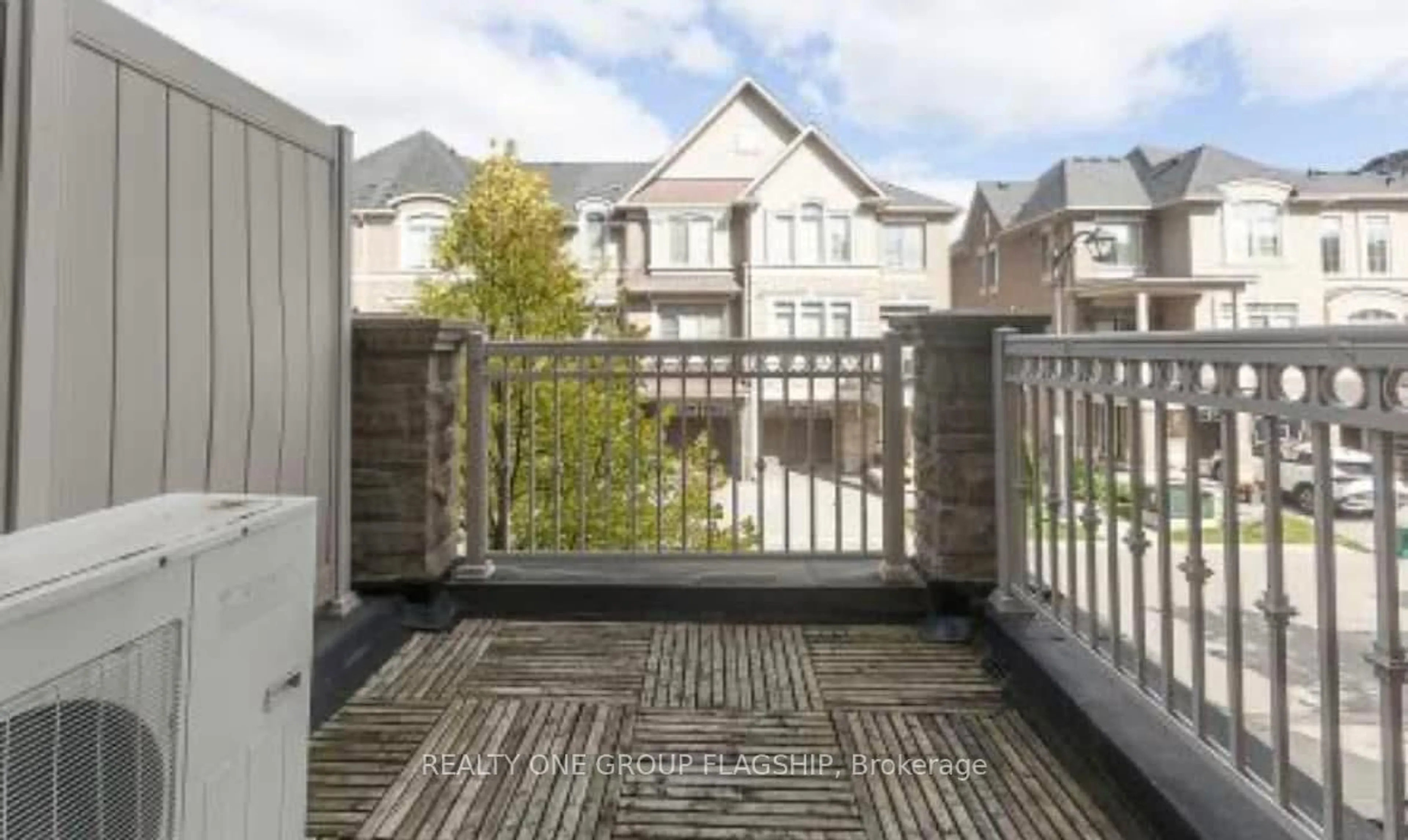 Patio, street for 2435 Greenwich Dr #22, Oakville Ontario L6M 0S4