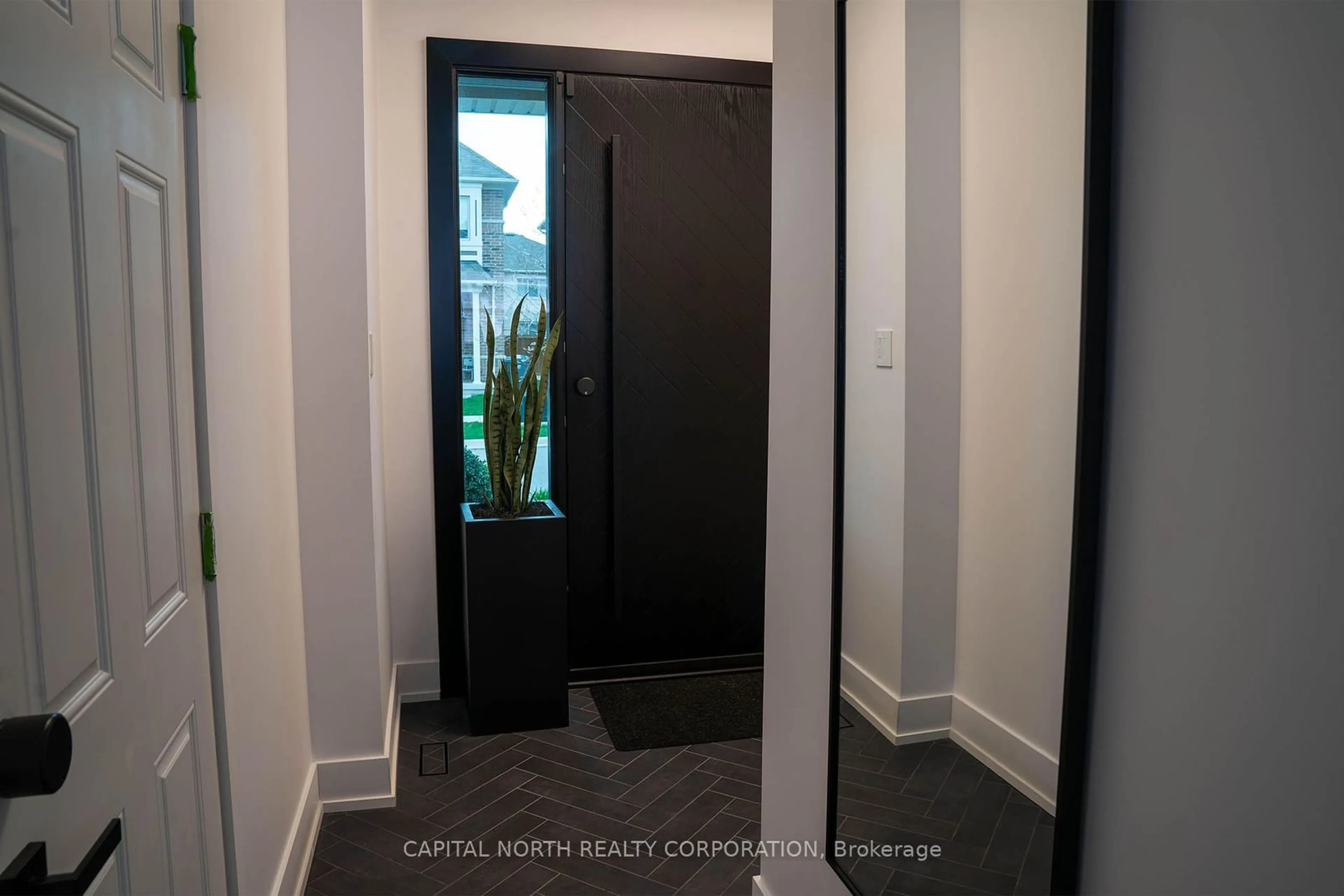 Indoor entryway for 67 Callandar Rd, Brampton Ontario L7A 0H1