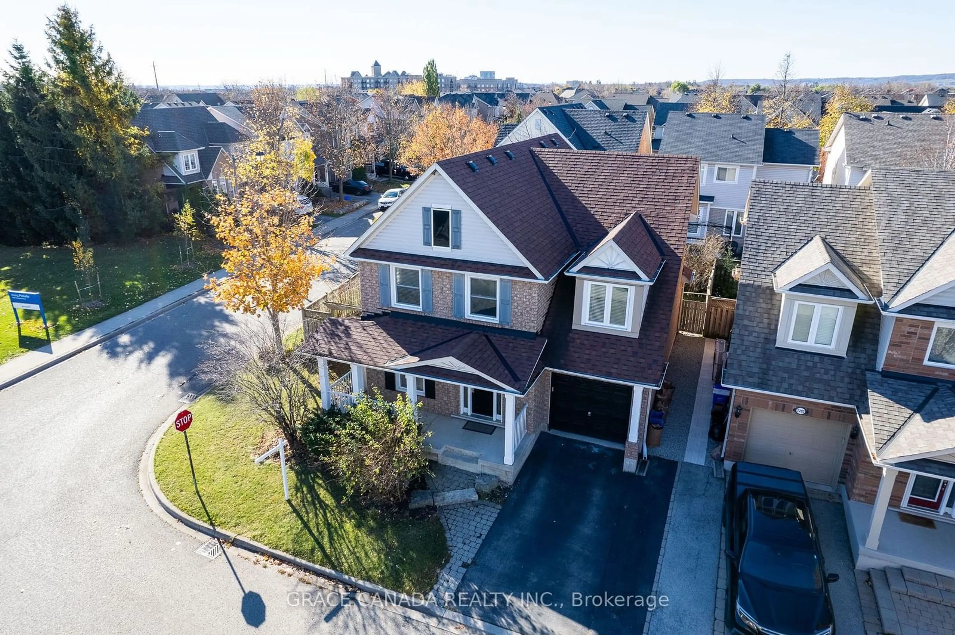 A pic from outside/outdoor area/front of a property/back of a property/a pic from drone, street for 2200 Irving St, Burlington Ontario L7L 6T4