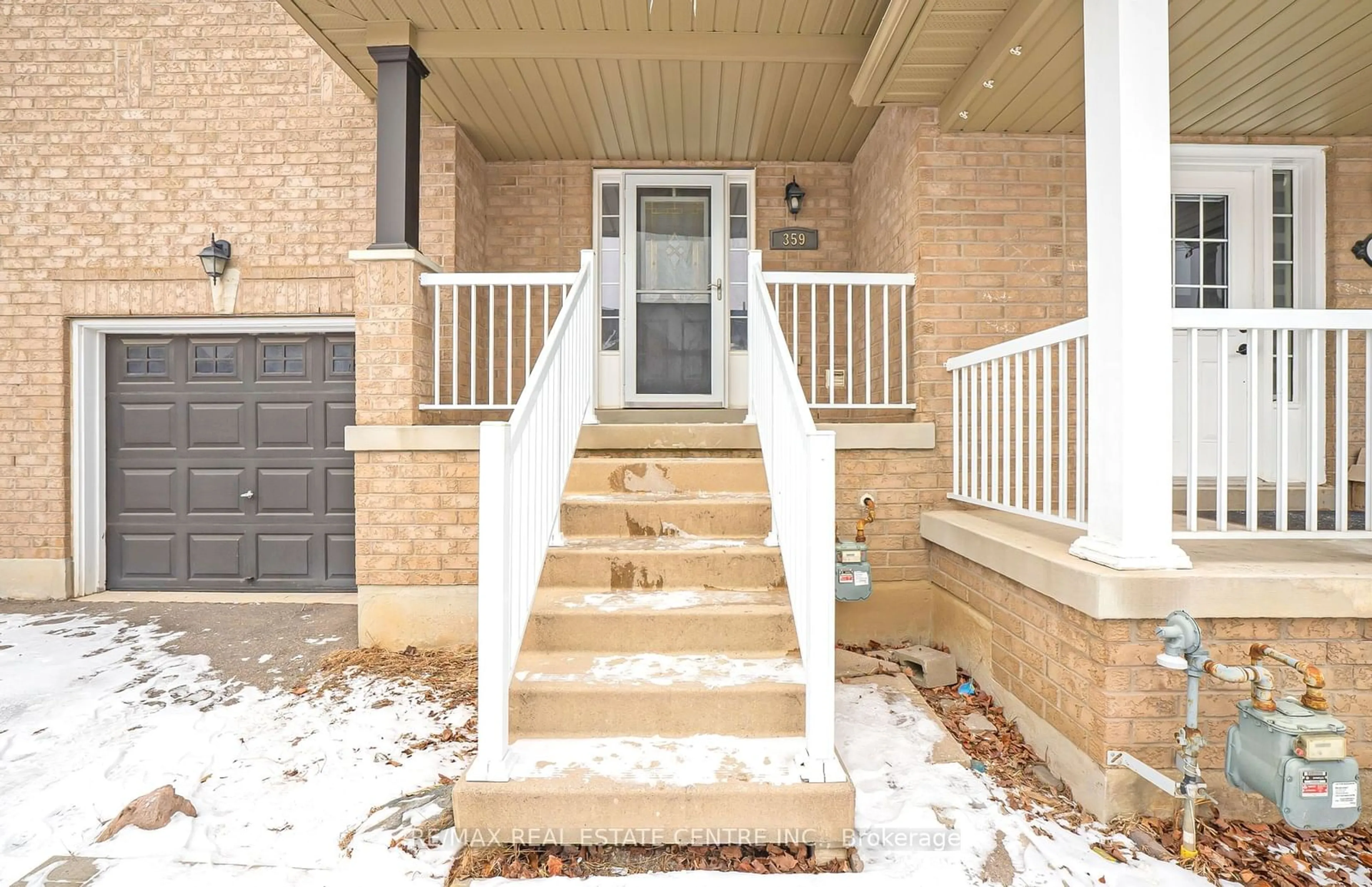 Indoor entryway for 359 Bussel Cres, Milton Ontario L9T 0W6