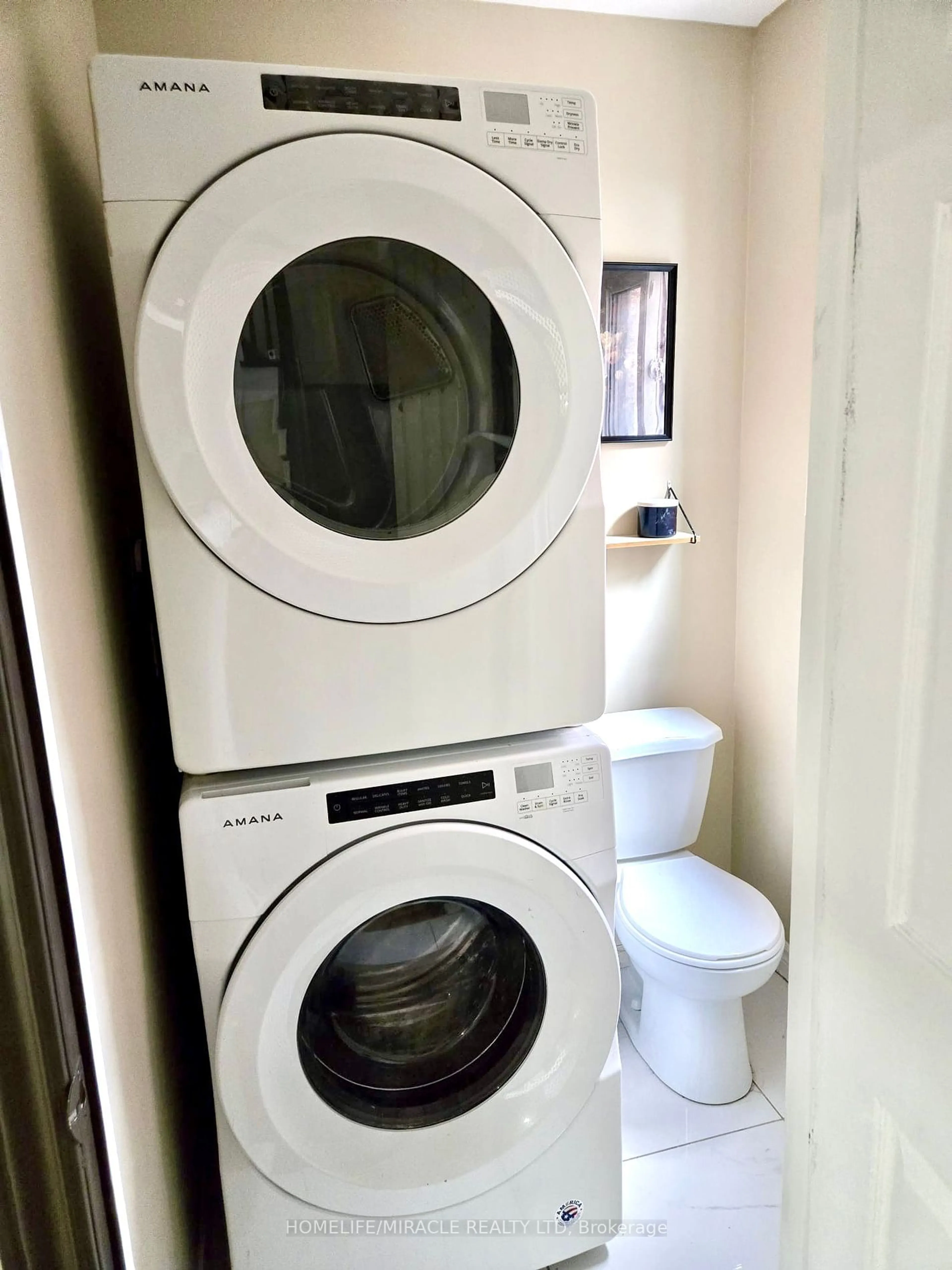 Laundry room for 22 Cranberry Cres, Brampton Ontario L6Y 4P7