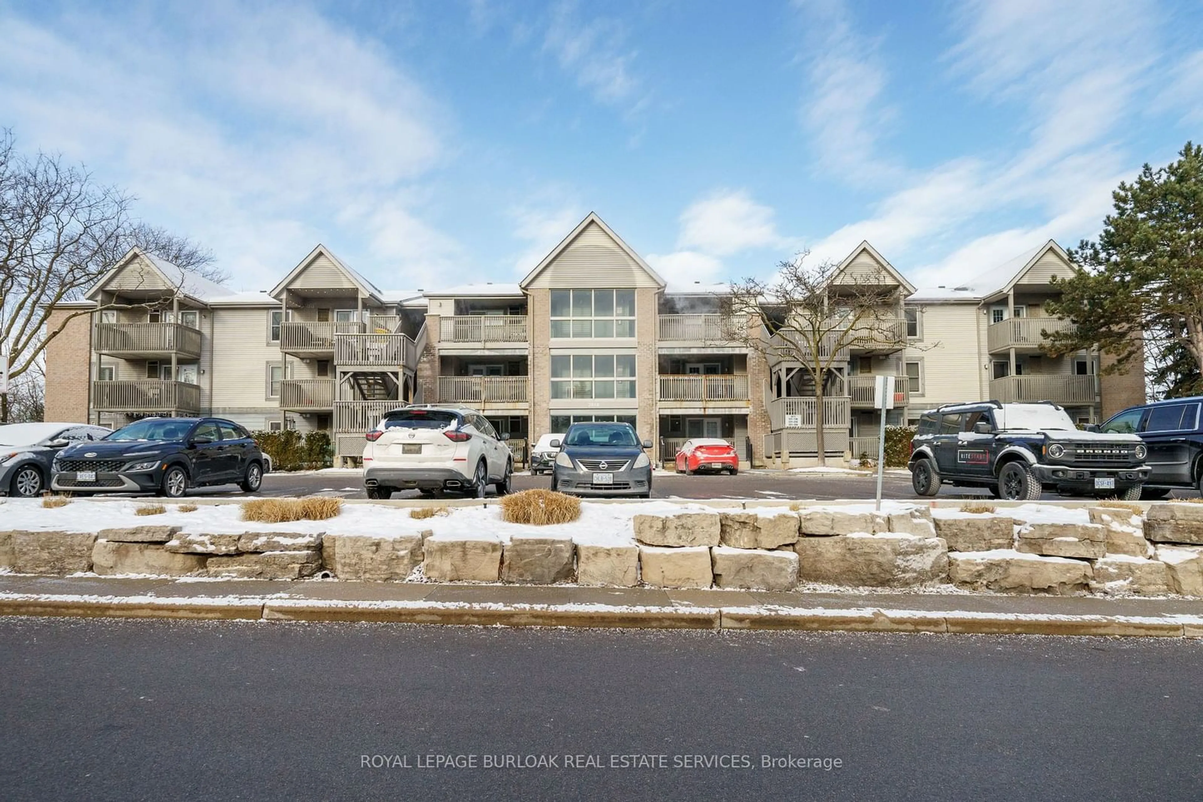 A pic from outside/outdoor area/front of a property/back of a property/a pic from drone, building for 2040 Cleaver Ave #310, Burlington Ontario L7M 4C4