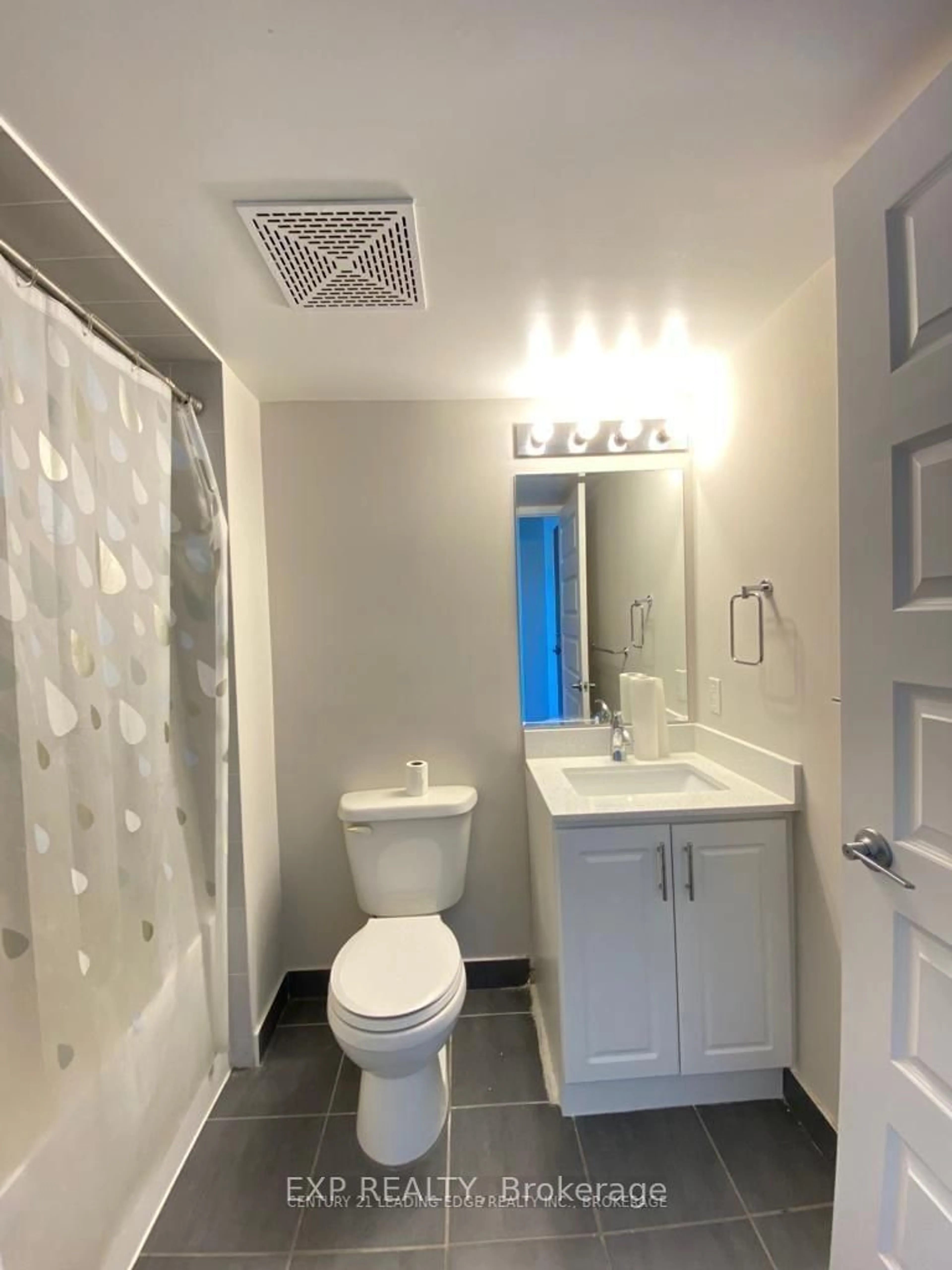 Standard bathroom, ceramic/tile floor for 215 Queen St #1610, Brampton Ontario L6W 0A9