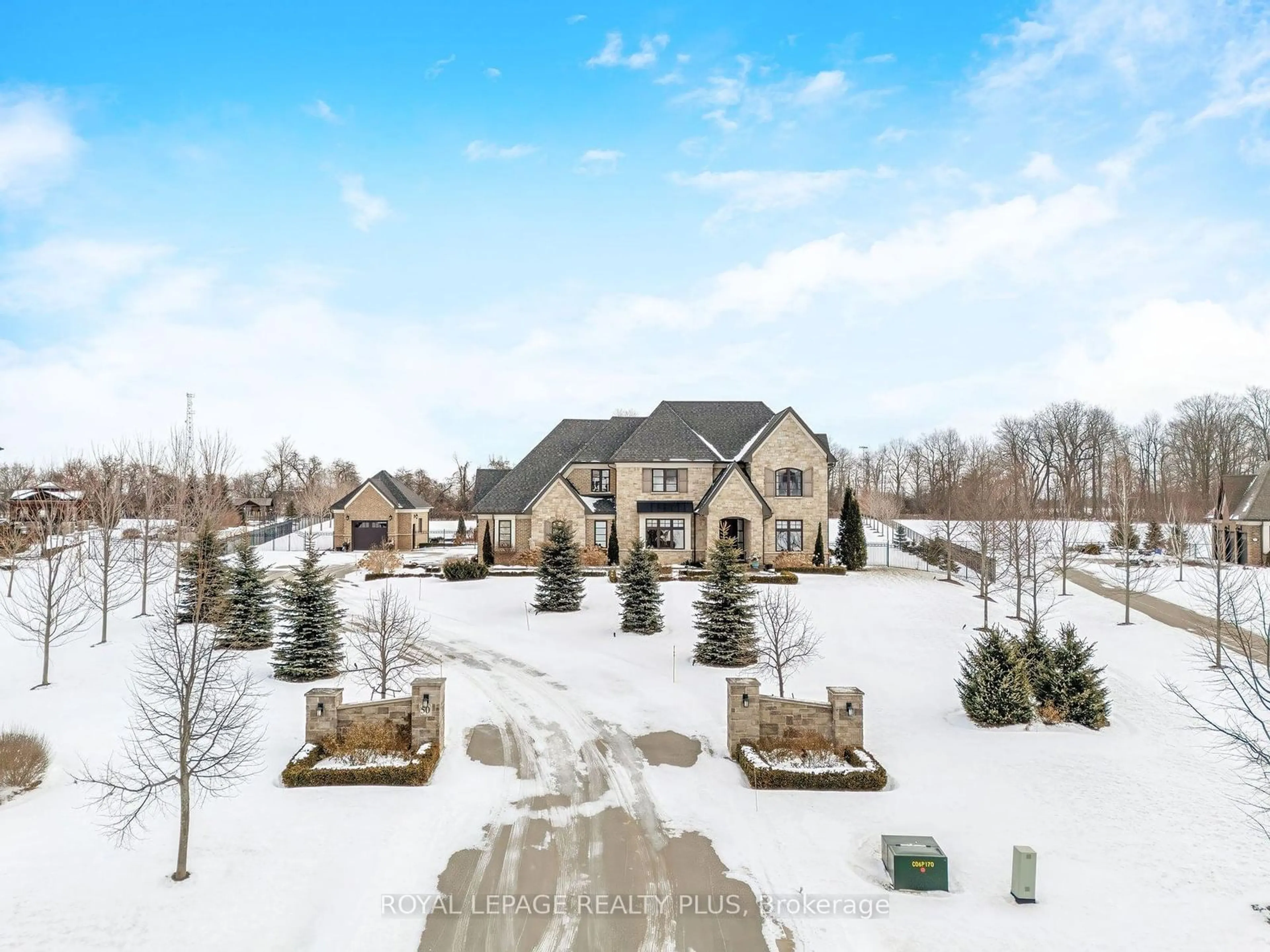 A pic from outside/outdoor area/front of a property/back of a property/a pic from drone, street for 50 Autumn Circ, Halton Hills Ontario L0P 1H0