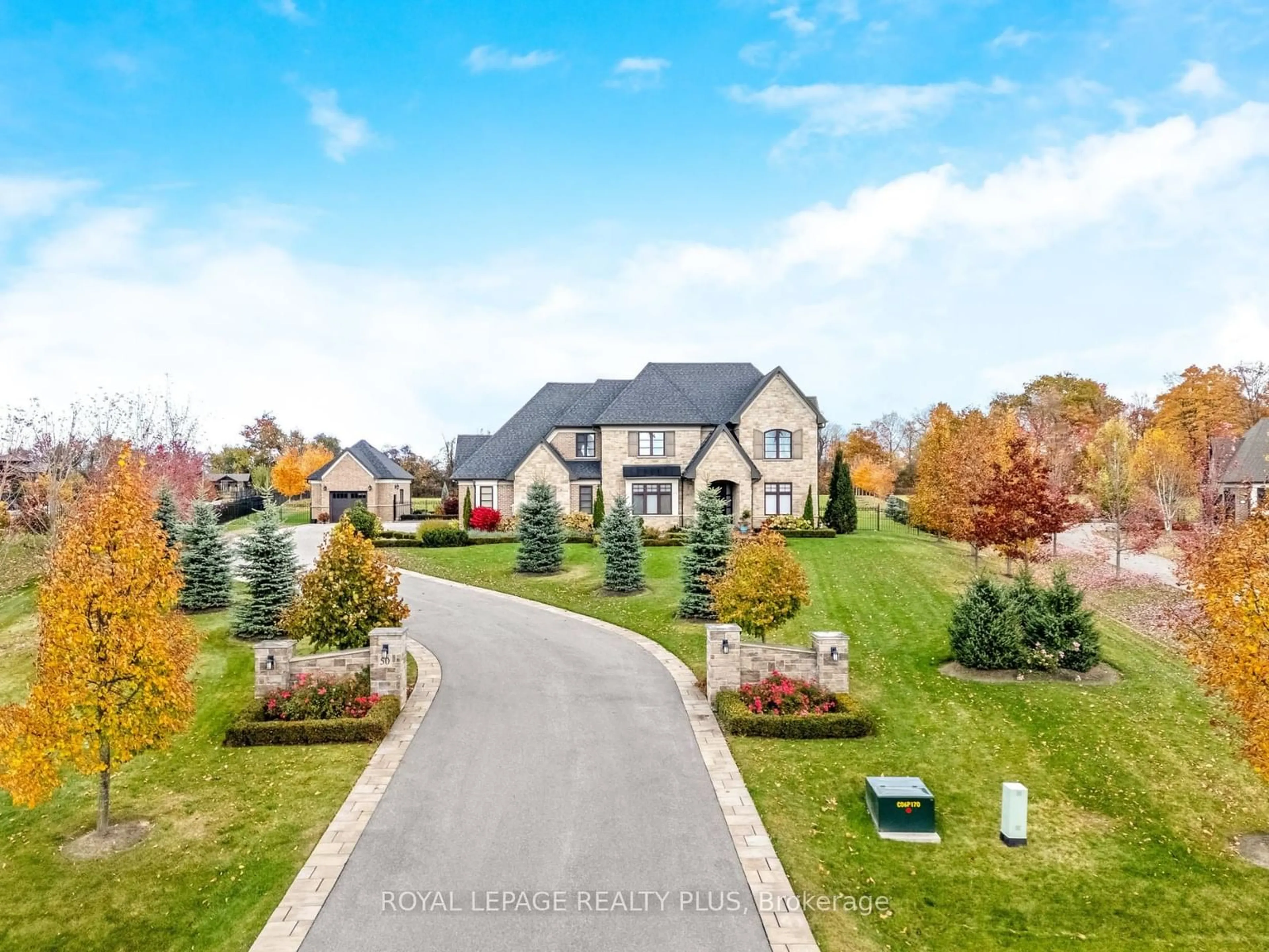 A pic from outside/outdoor area/front of a property/back of a property/a pic from drone, street for 50 Autumn Circ, Halton Hills Ontario L0P 1H0