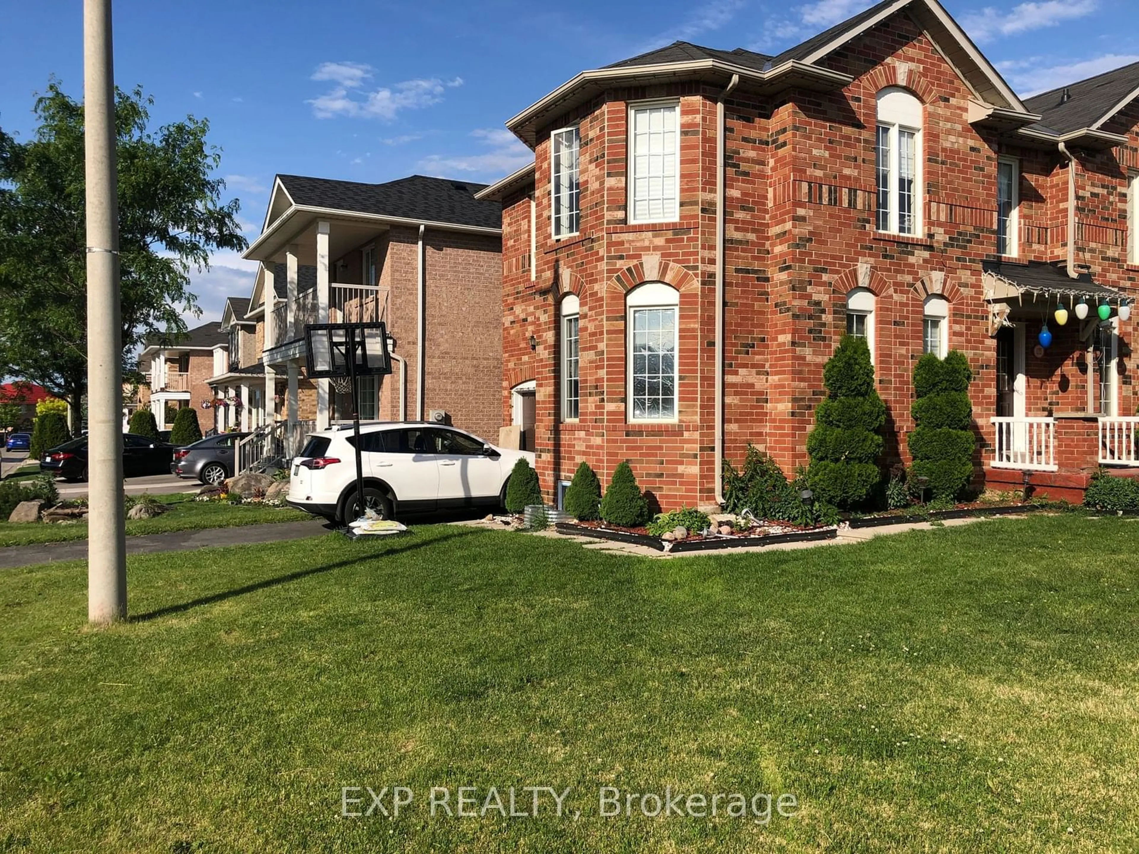 Home with brick exterior material, street for 127 Worthington Ave, Brampton Ontario L7A 3H3