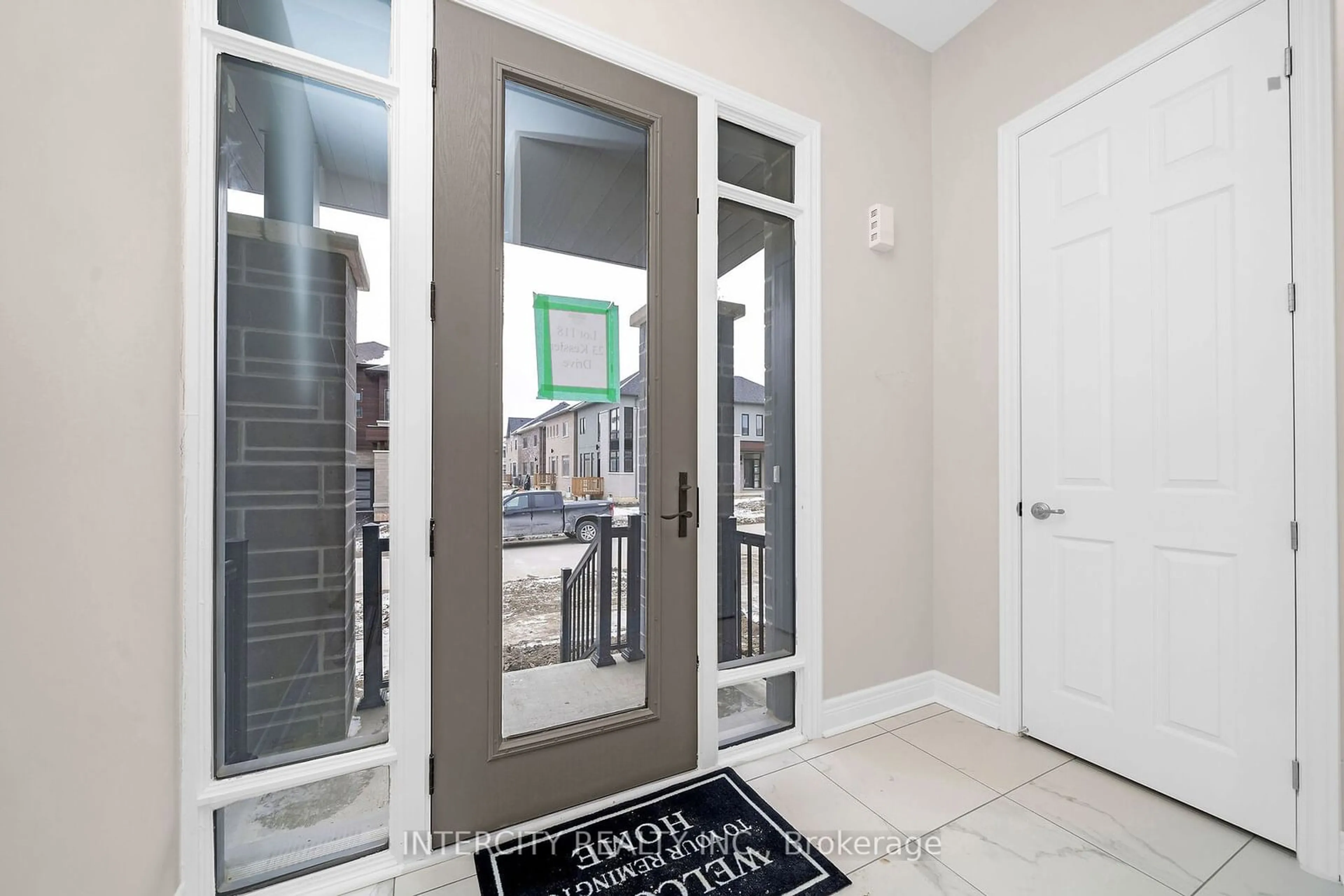 Indoor entryway for 23 Kessler Dr #Lot 118, Brampton Ontario L6R 4G2